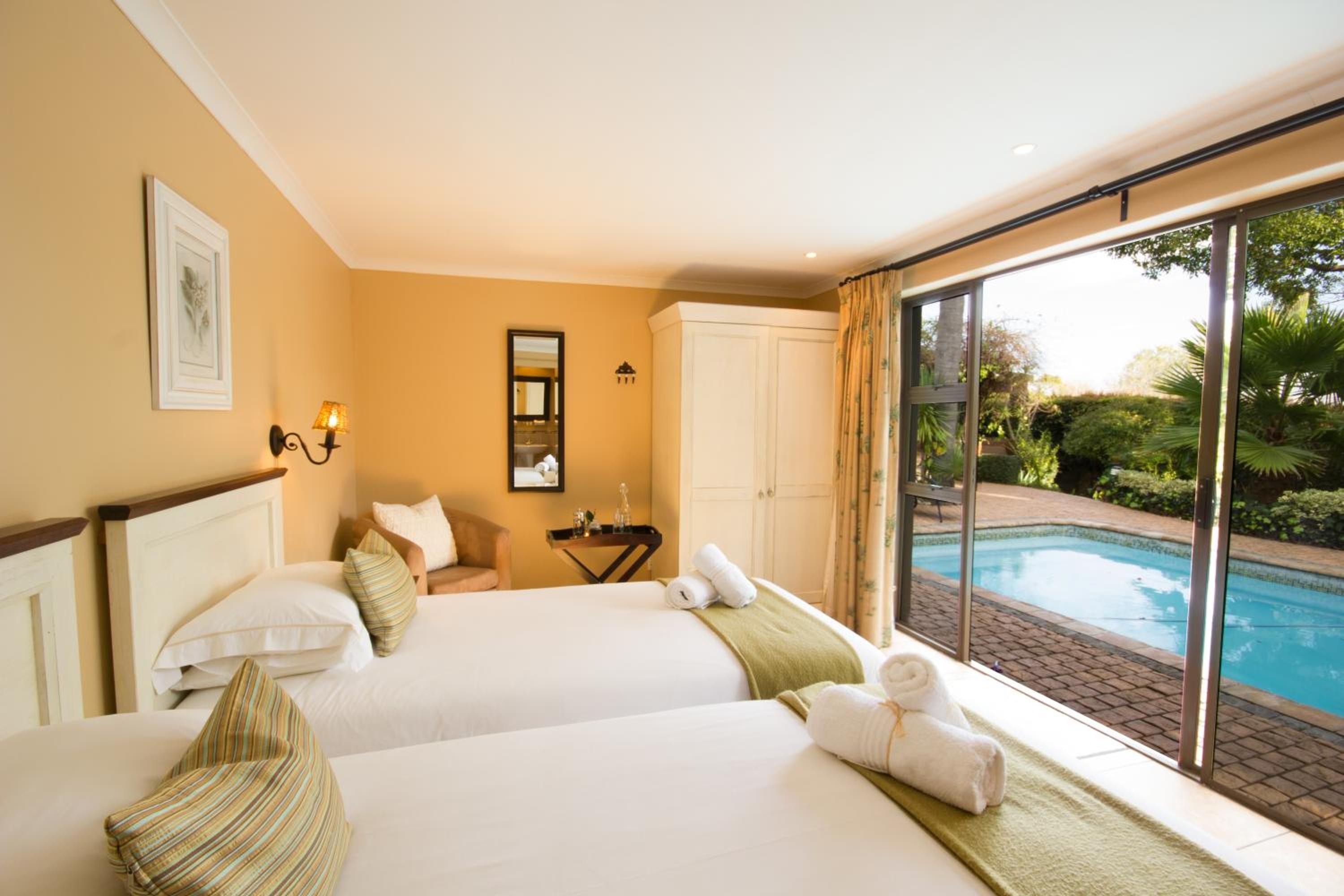 Twin Room - Photo 3