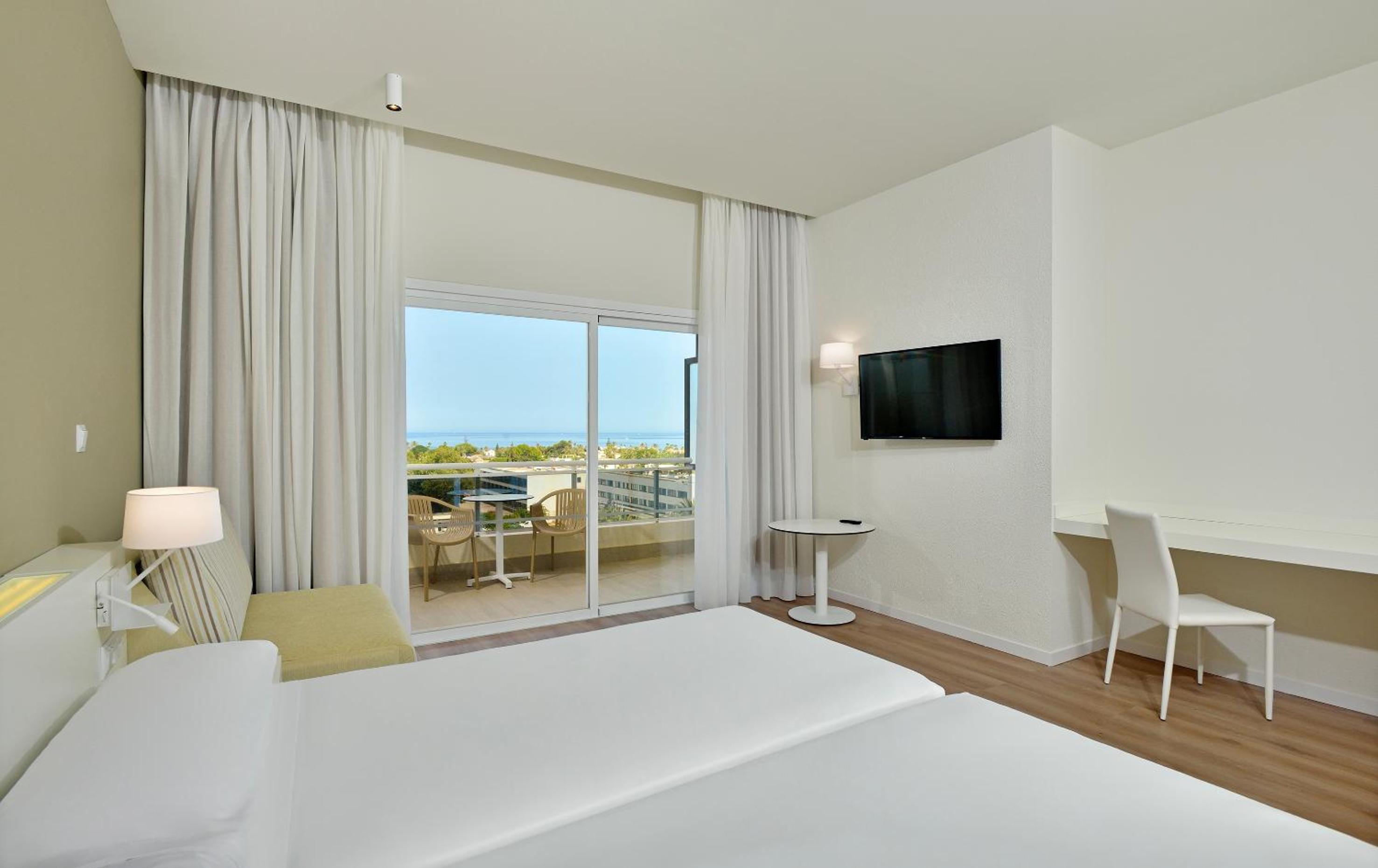 Sol Room with Side Sea View