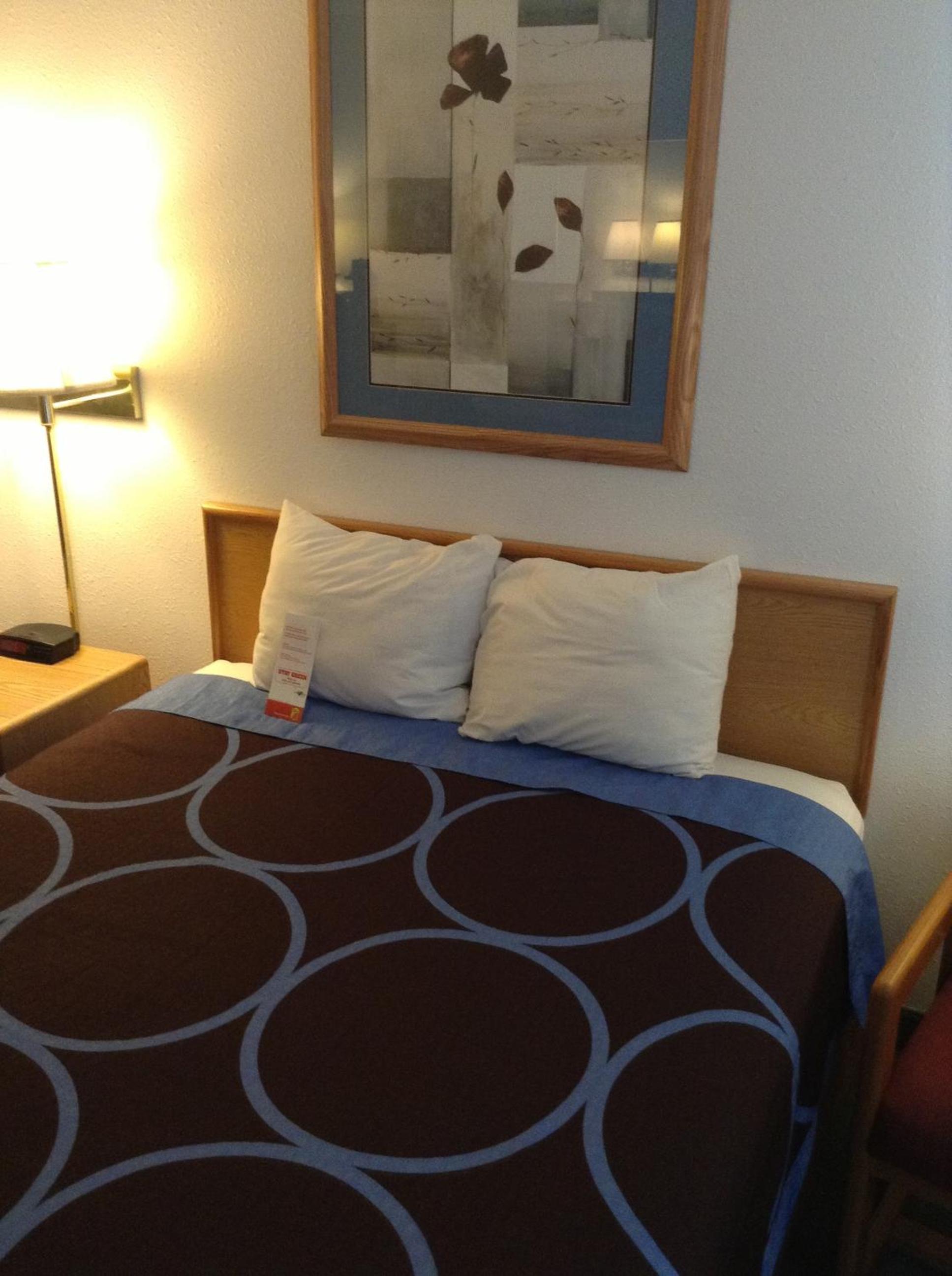 Queen Room - Non-Smoking - Photo 1
