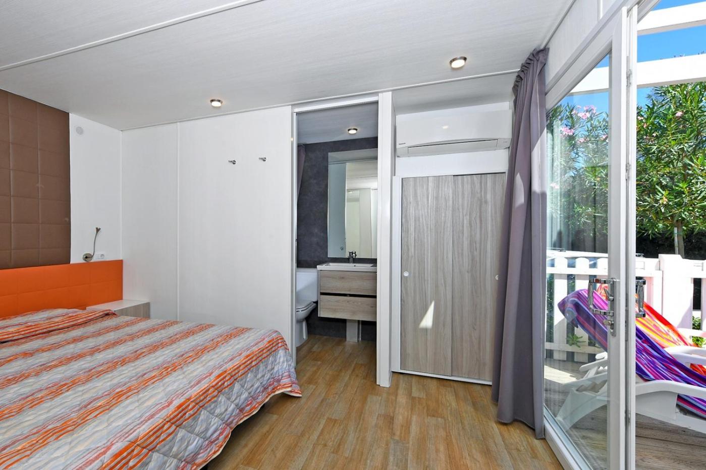 Mobile Home (2 Adults) photo 1