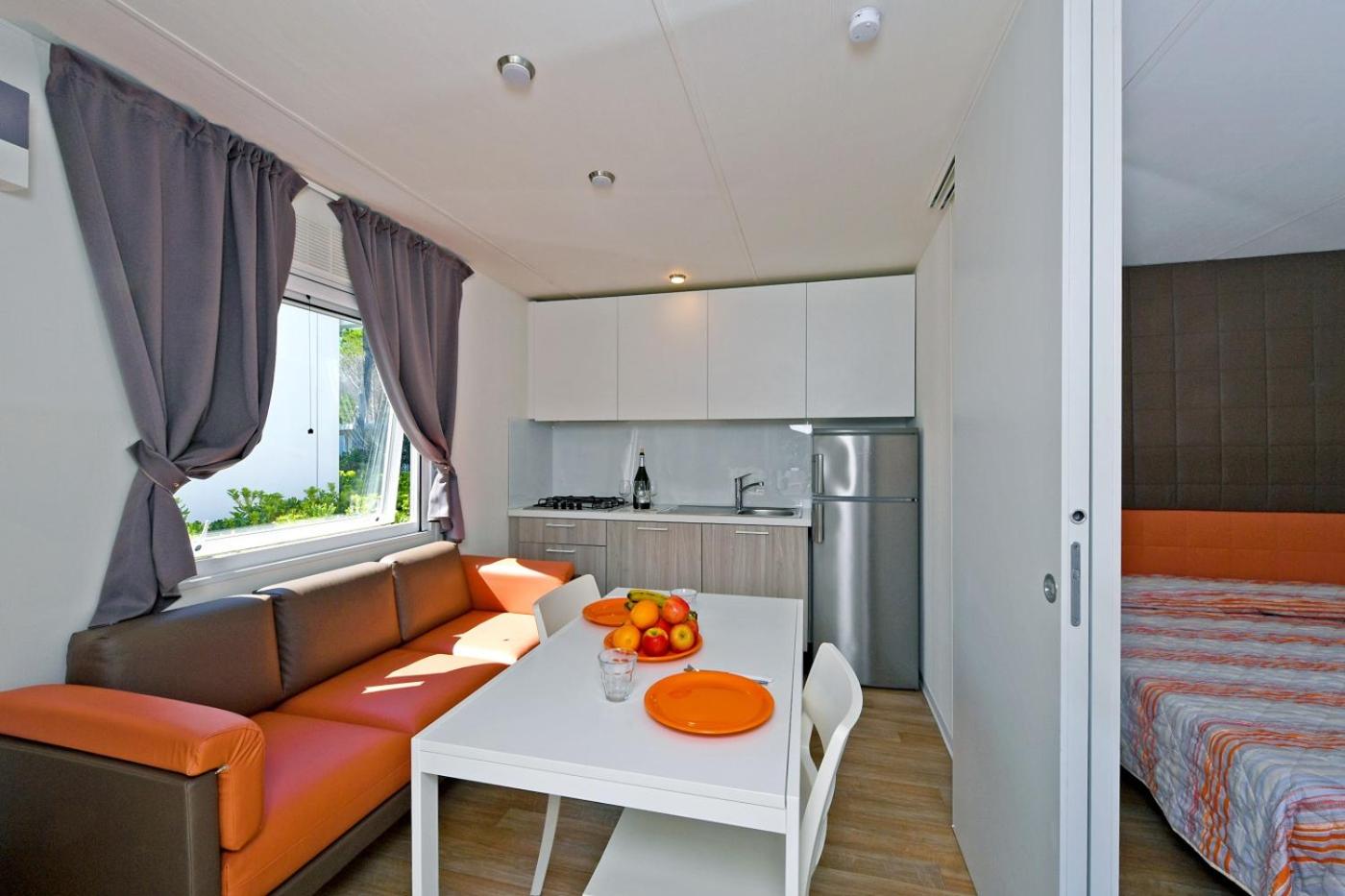 Mobile Home (2 Adults) photo 2