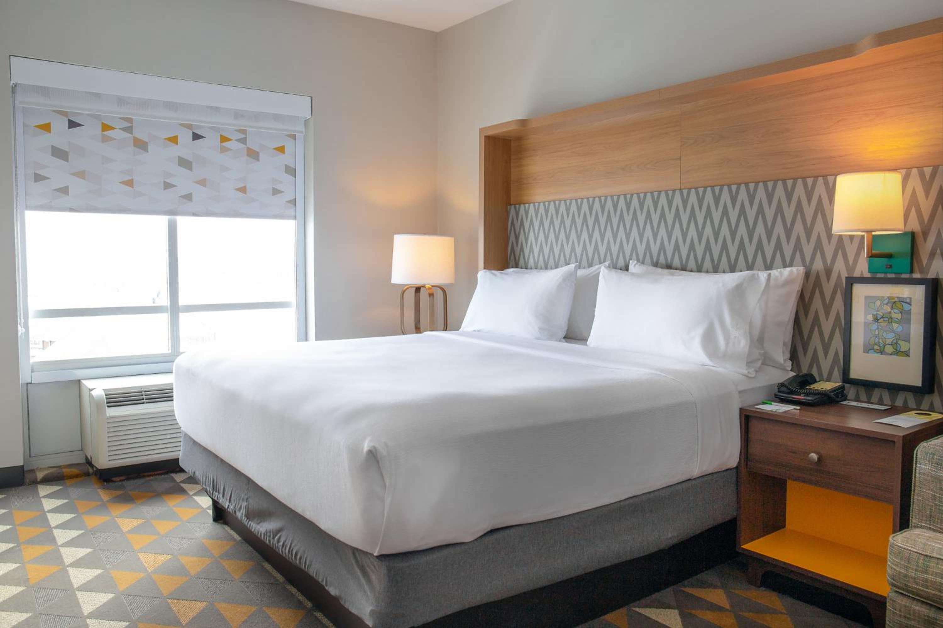 Standard King Room with Mobility Accessible Roll-In Shower - Photo 1