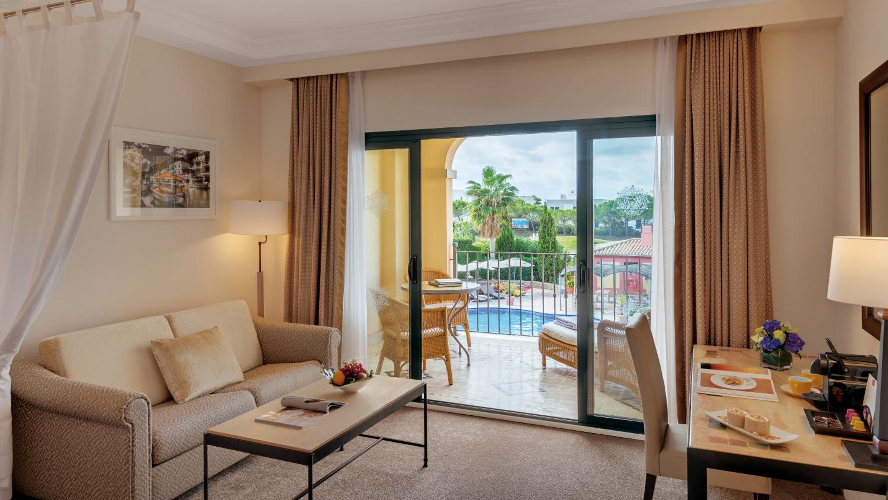 Habitación Doble Superior con Vista a la Piscina Habitación Doble Superior con Vista a la Piscina