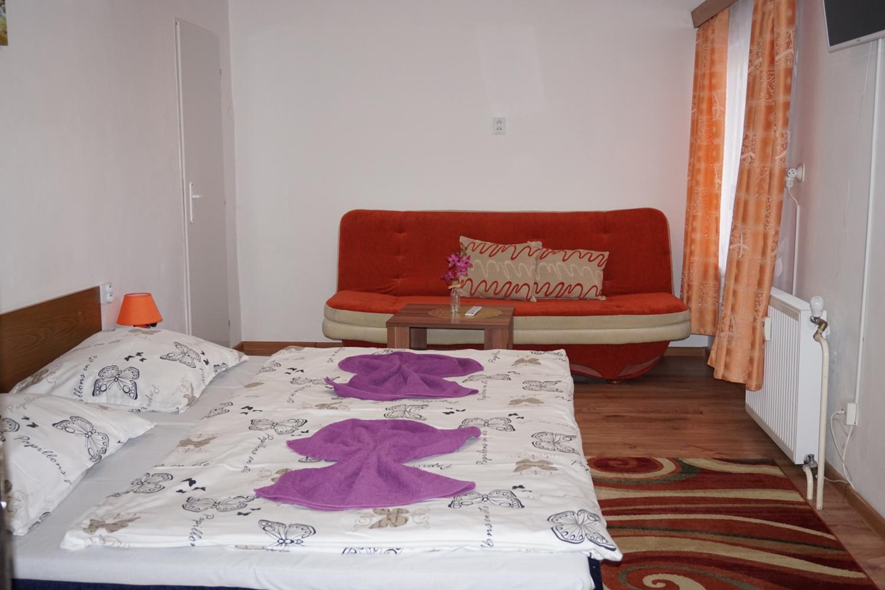 Double Room with Extra Bed - Photo 10