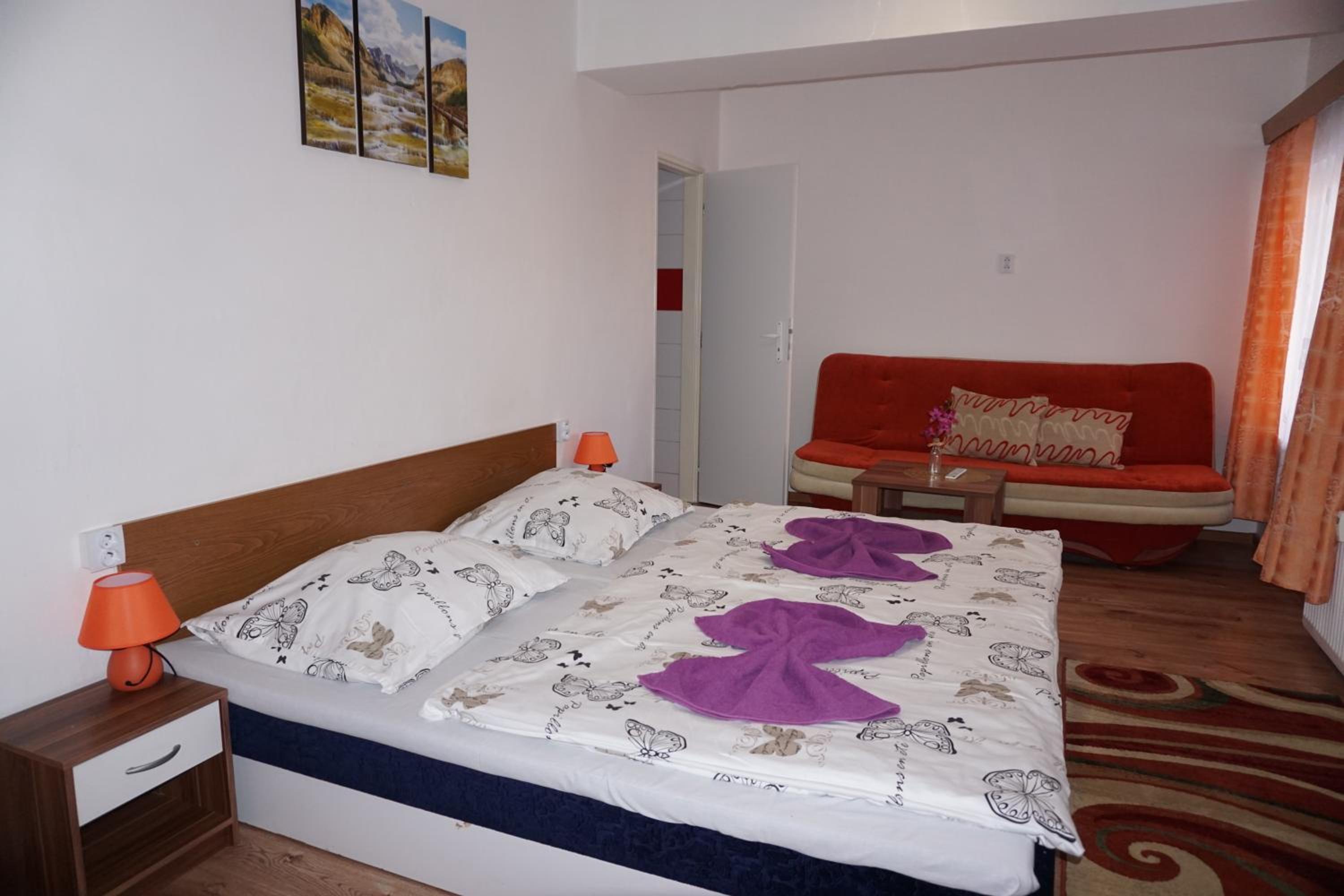 Double Room with Extra Bed - Photo 9