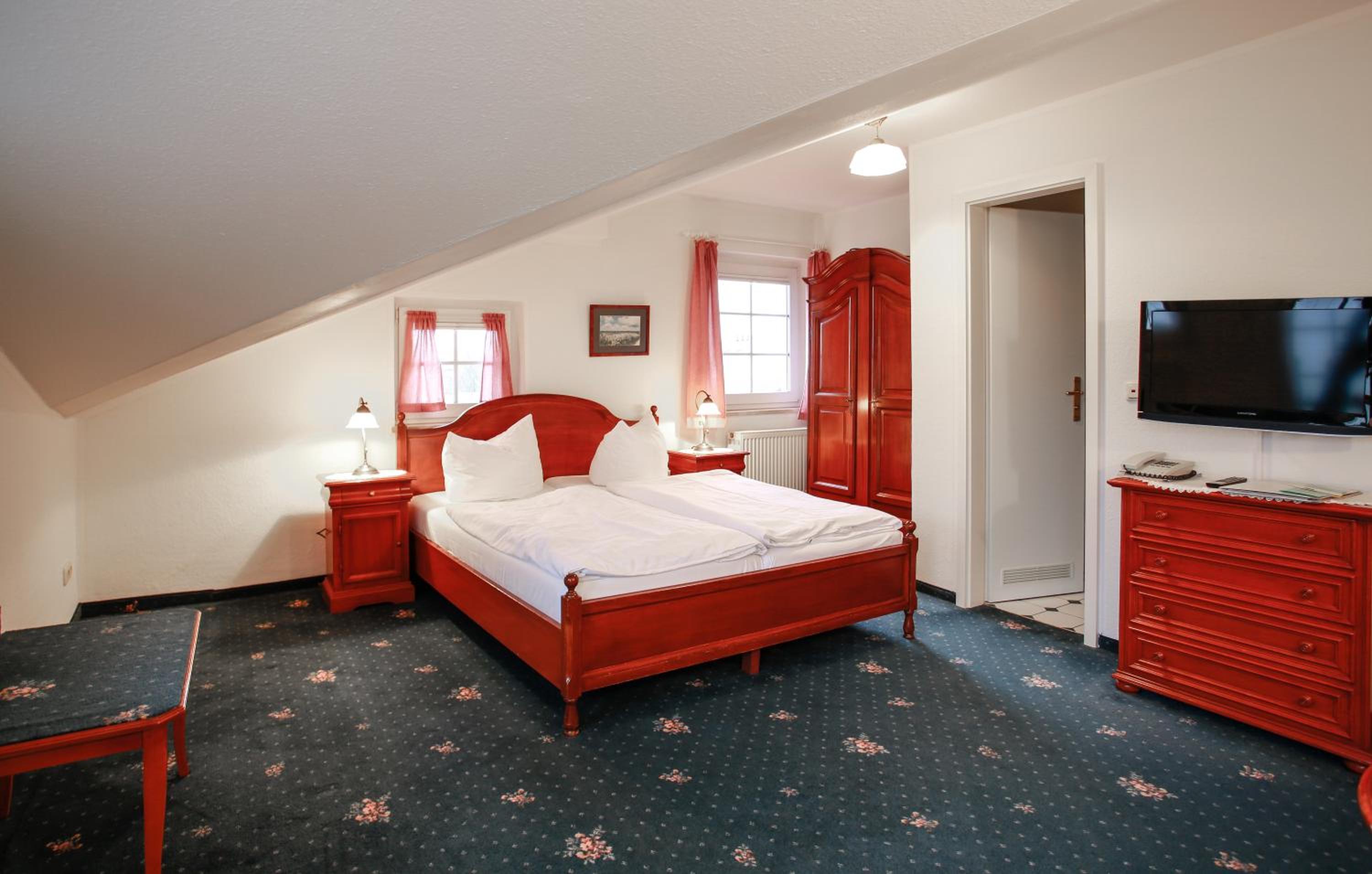 Double room with sloping ceilings photo 2