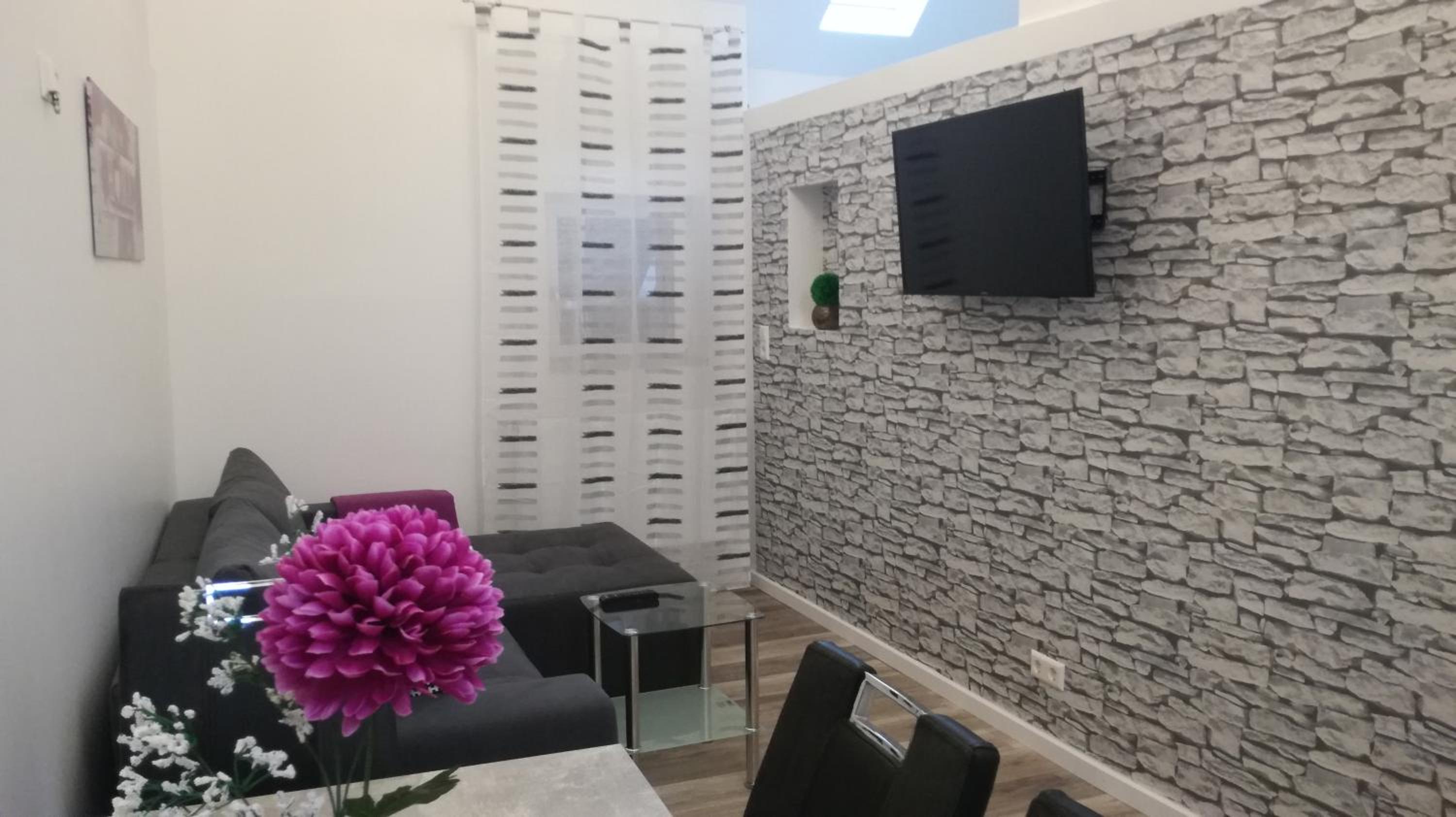 Apartment - Split Level - Photo 14