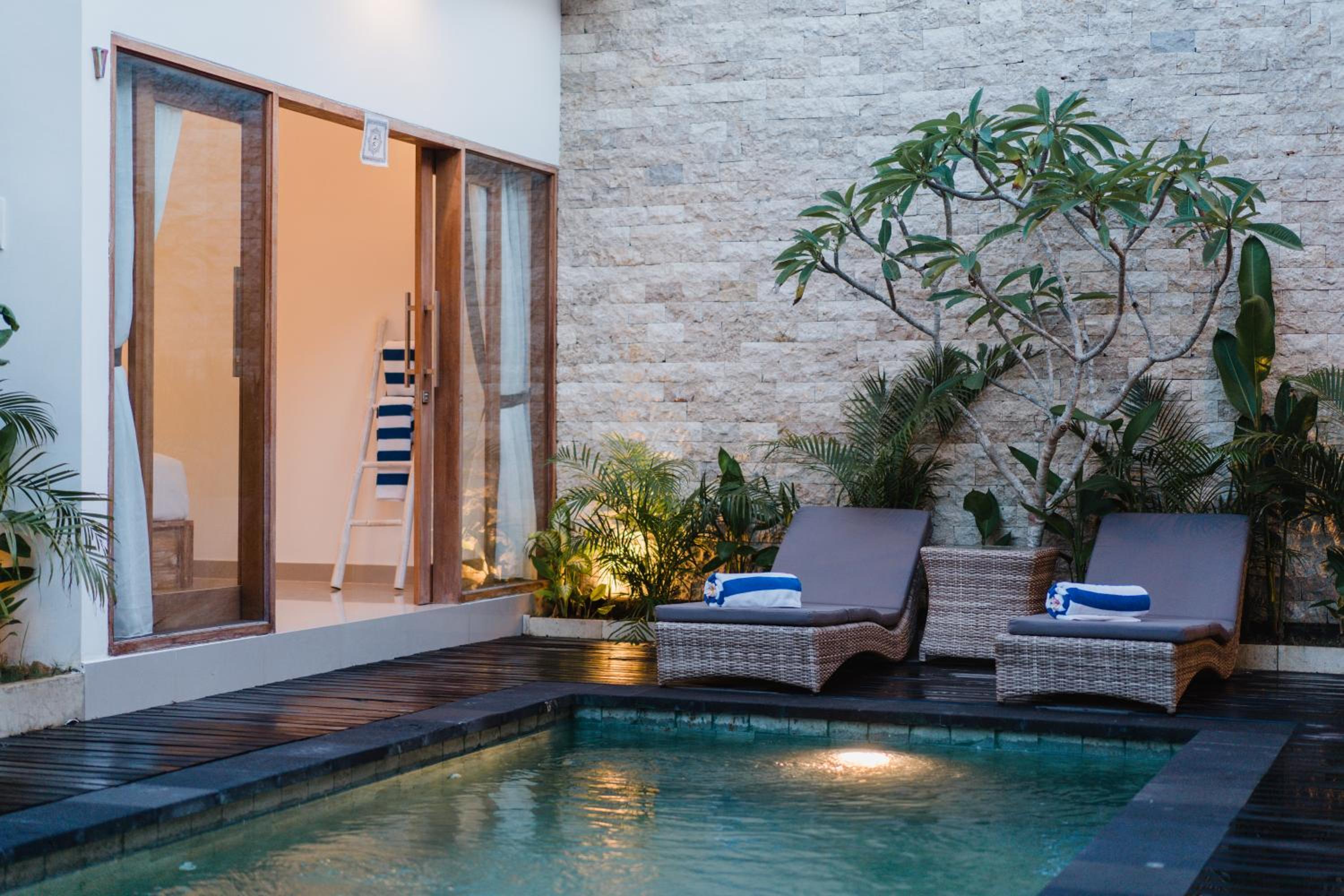 Three-Bedroom Villa - Photo 2