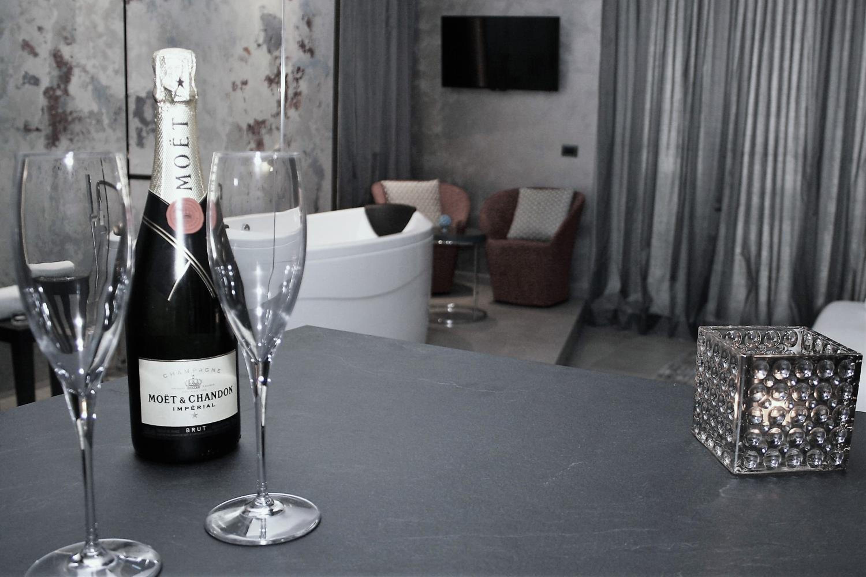 Studio Apartment - Photo 10