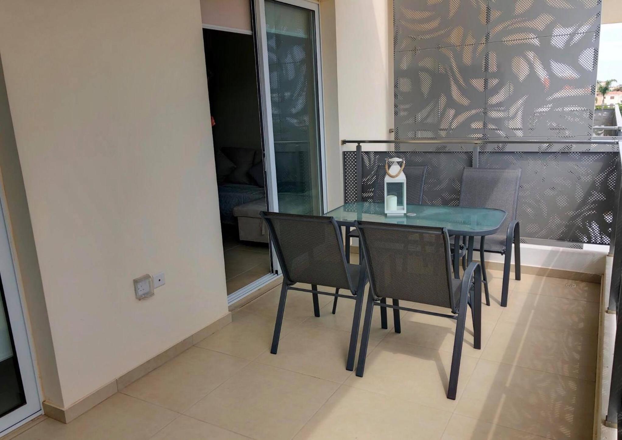 Apartment with Balcony - Photo 10