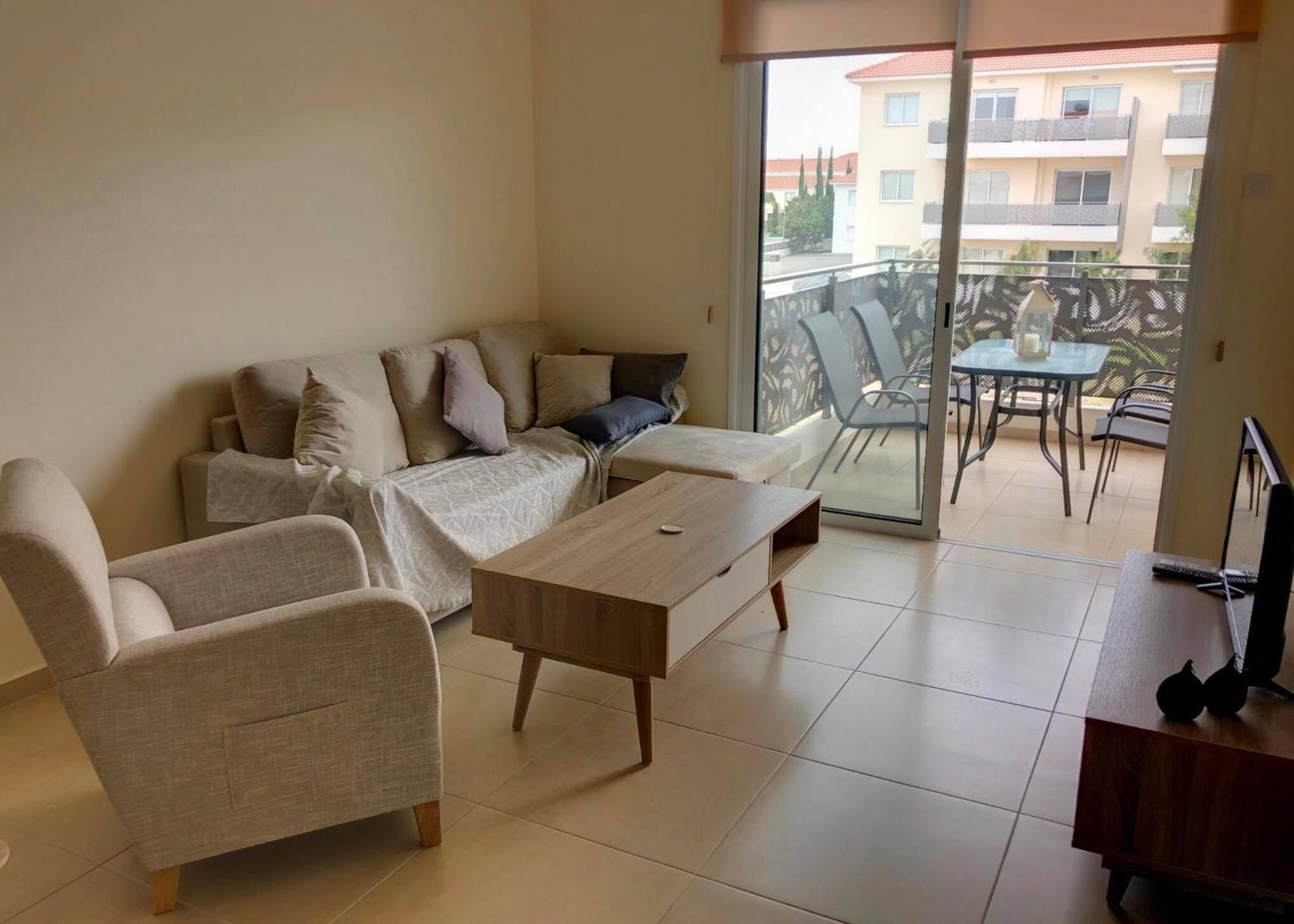 Apartment with Balcony - Photo 6