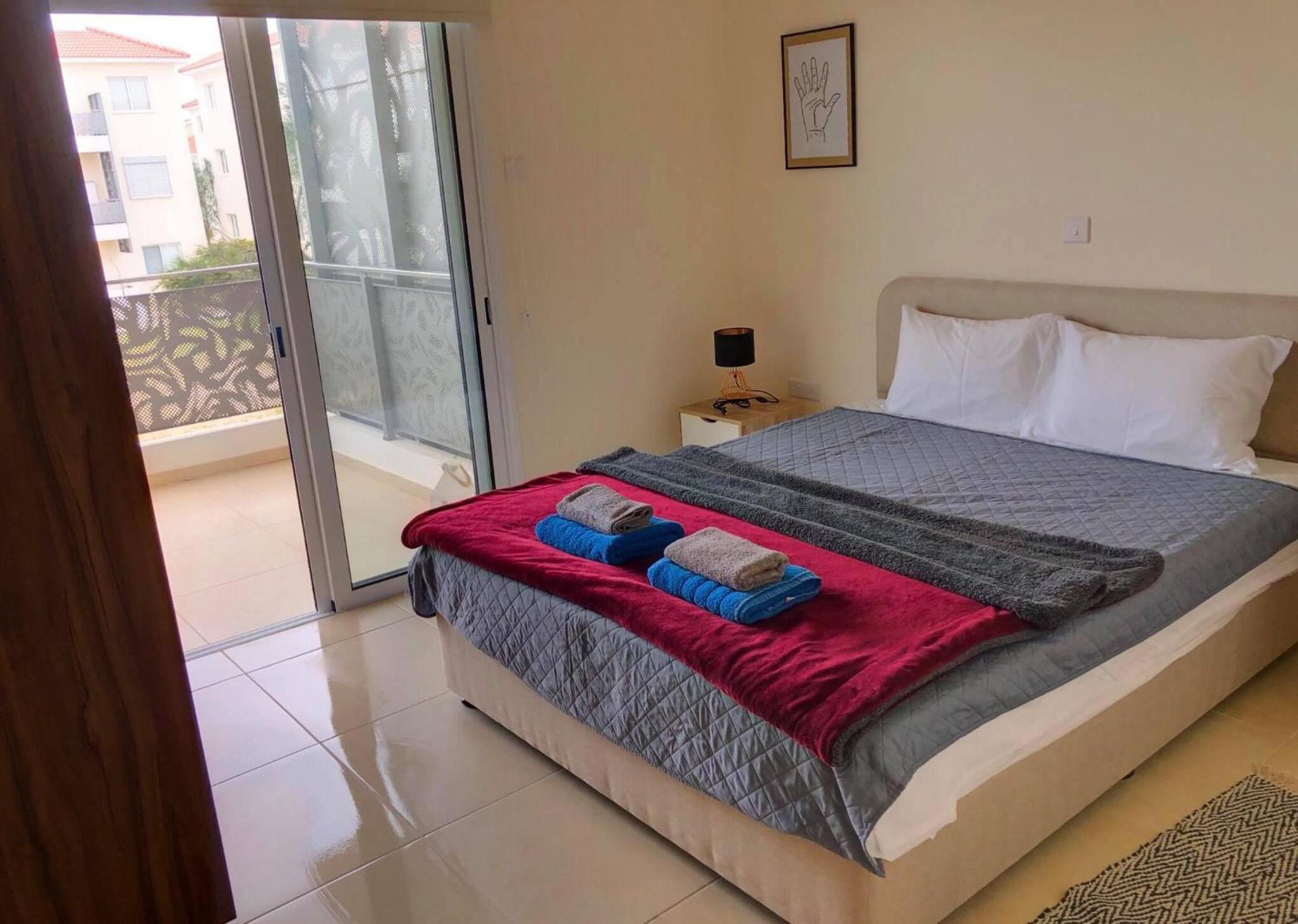 Apartment with Balcony - Photo 8