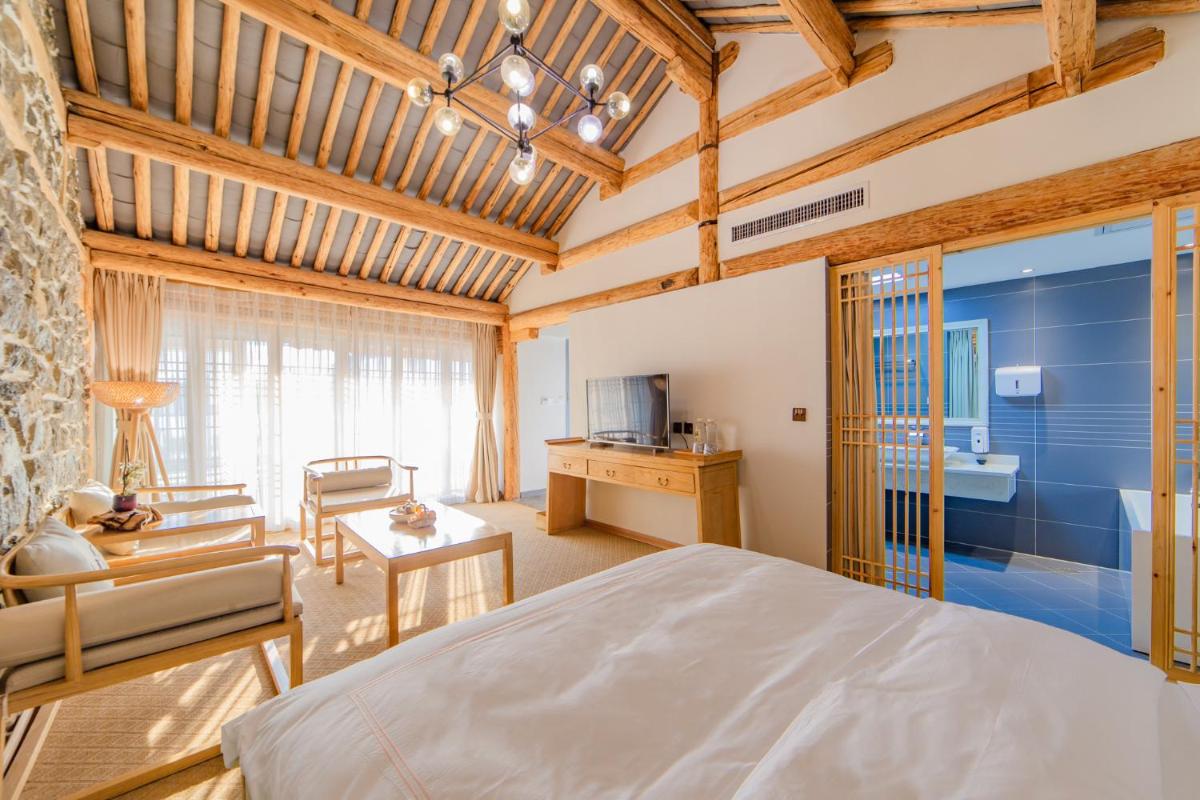 Deluxe Double Room with Bath photo 1