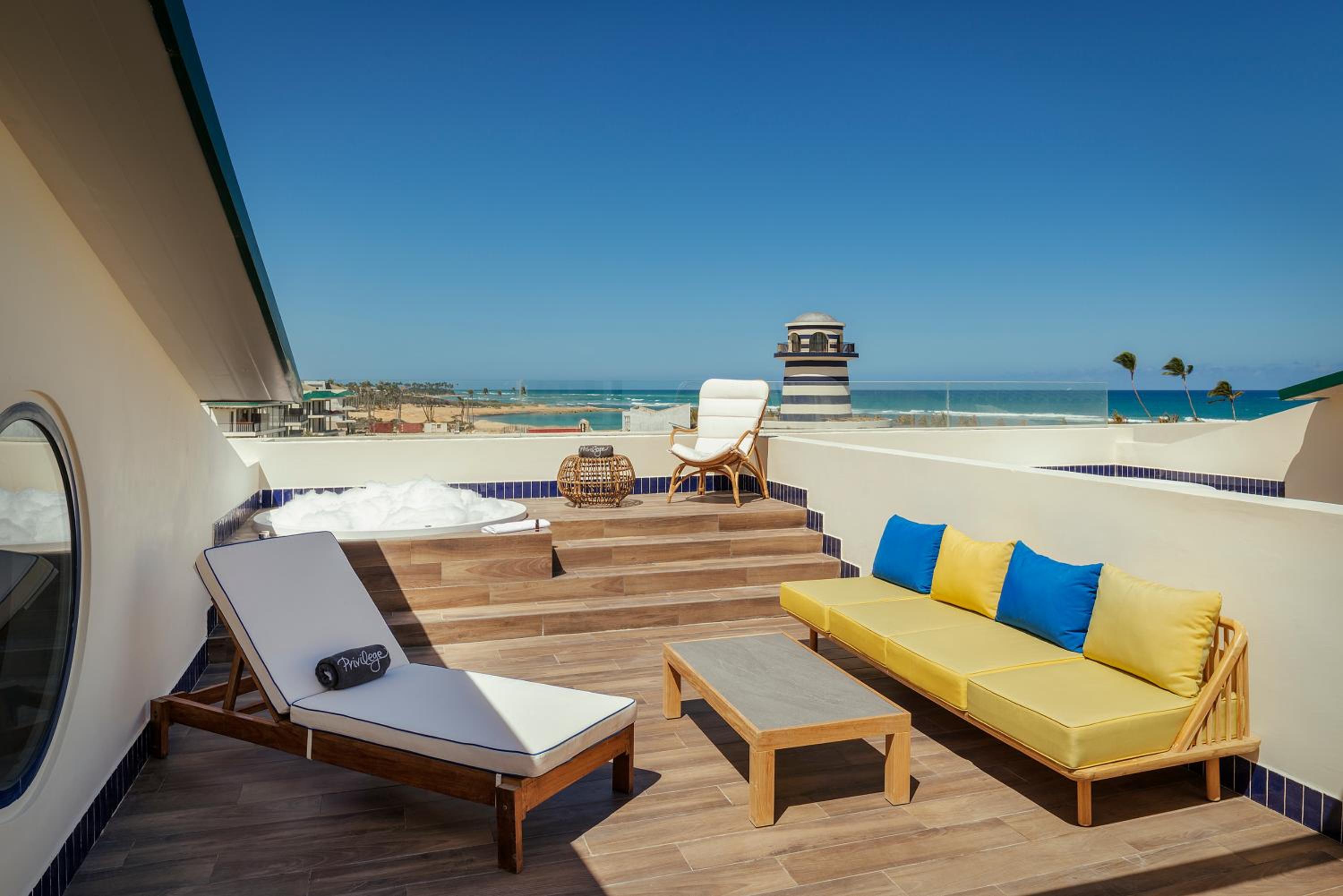 Junior Suite Rooftop With Jacuzzi thumbnail 6