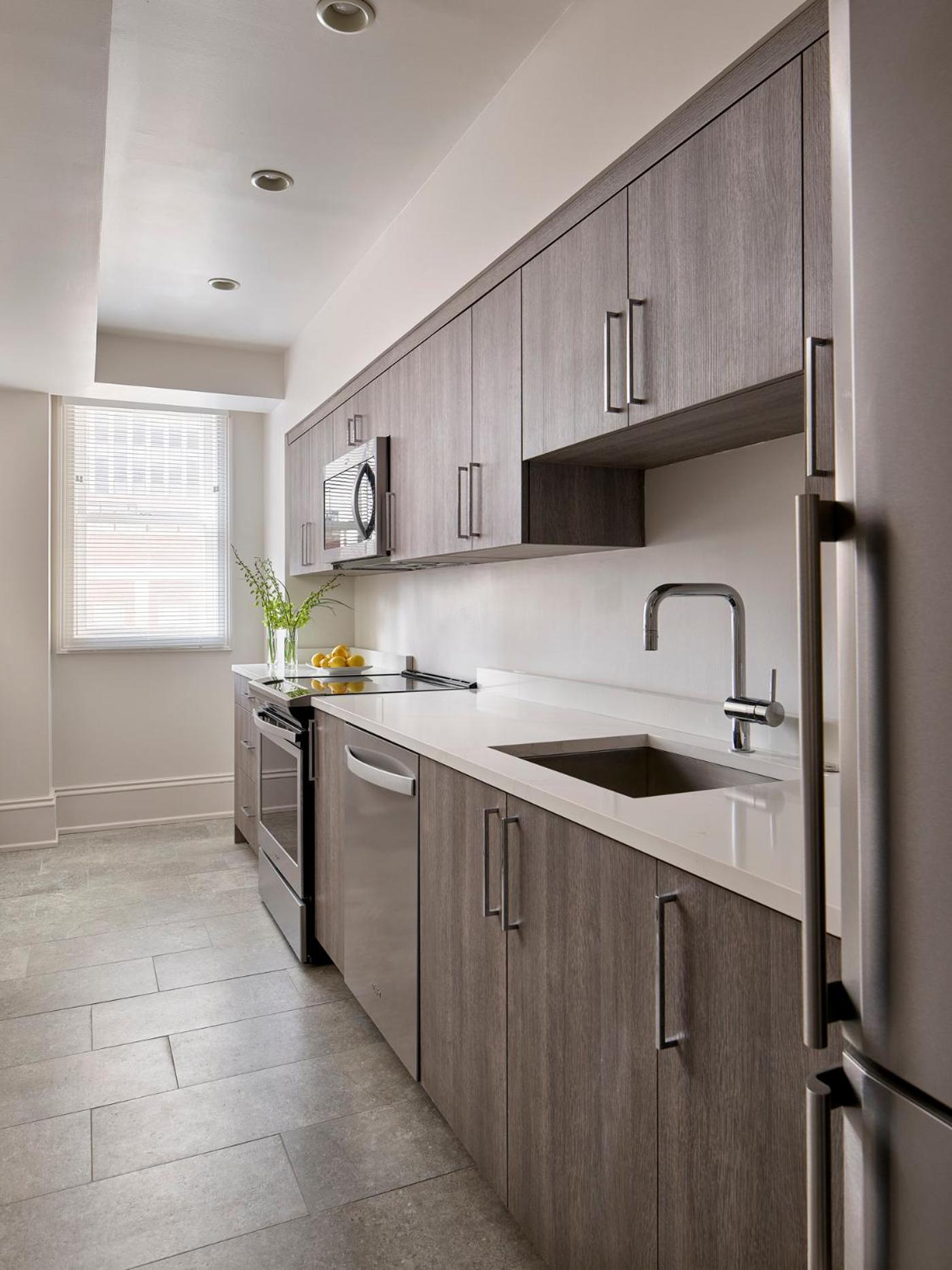 Platinum One Bedroom Suite with Den - Photo 2