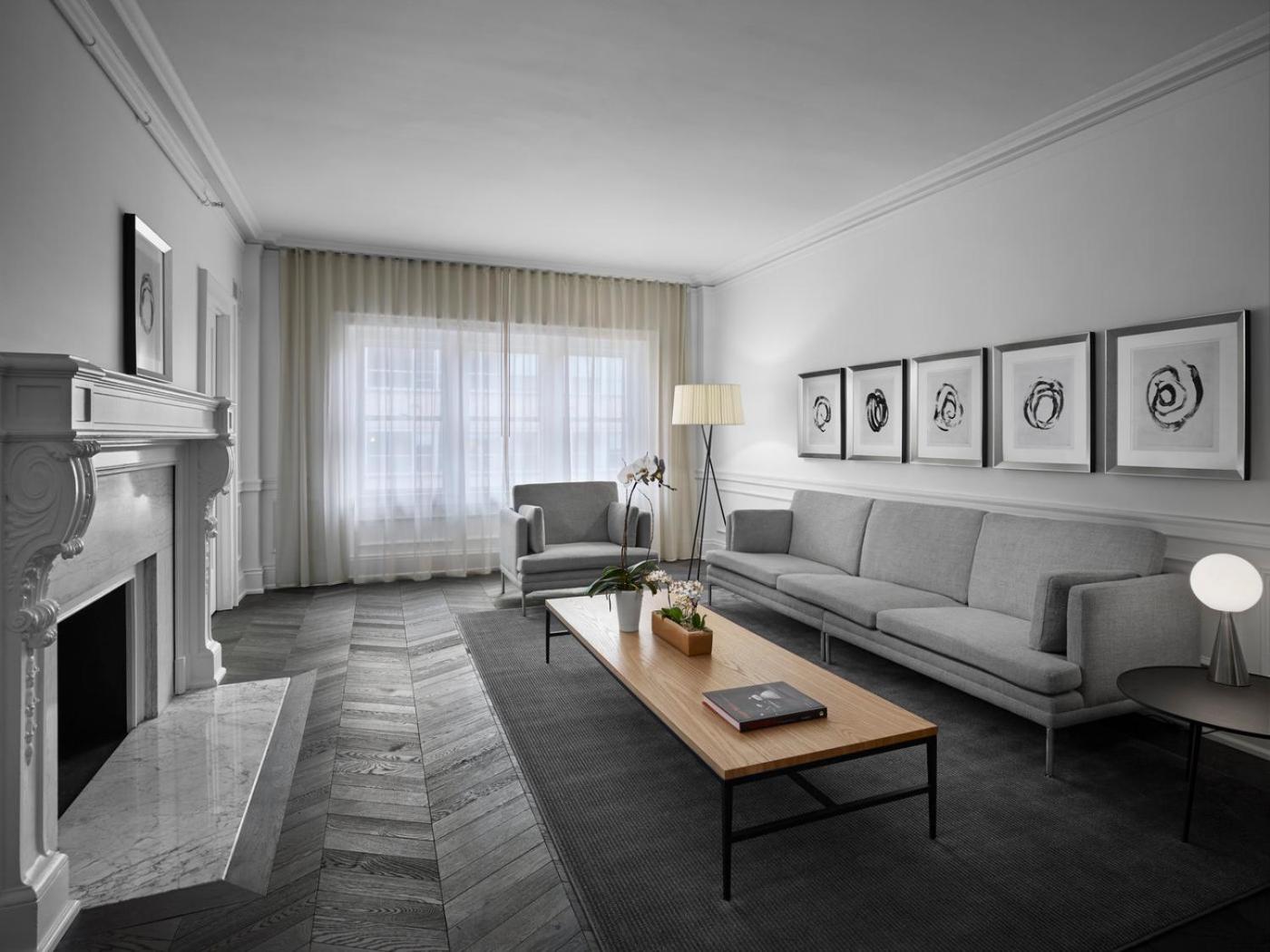 Platinum One Bedroom Suite with Den - Photo 3
