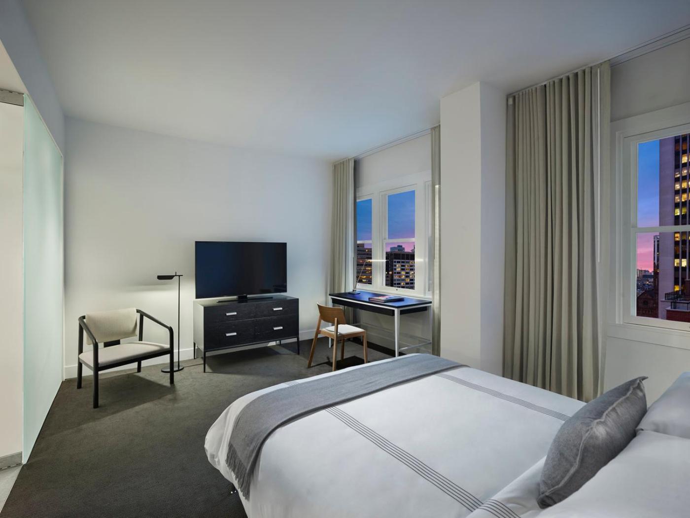 Platinum Hotel Room - Photo 2