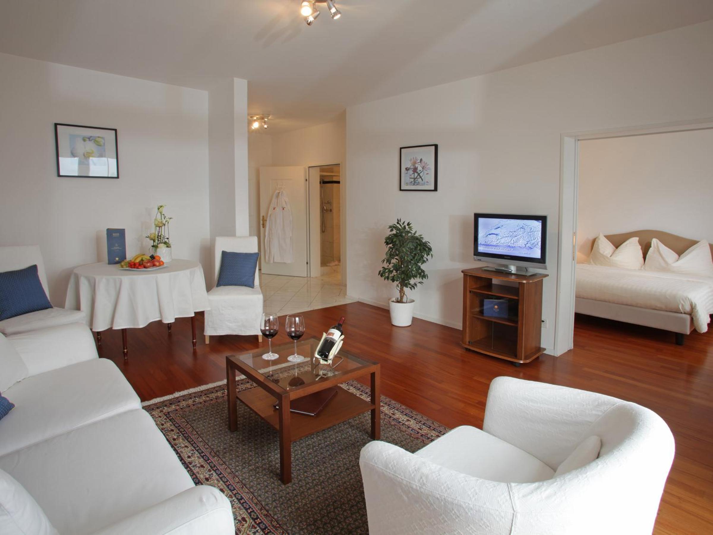 Premium Suite - Photo 6