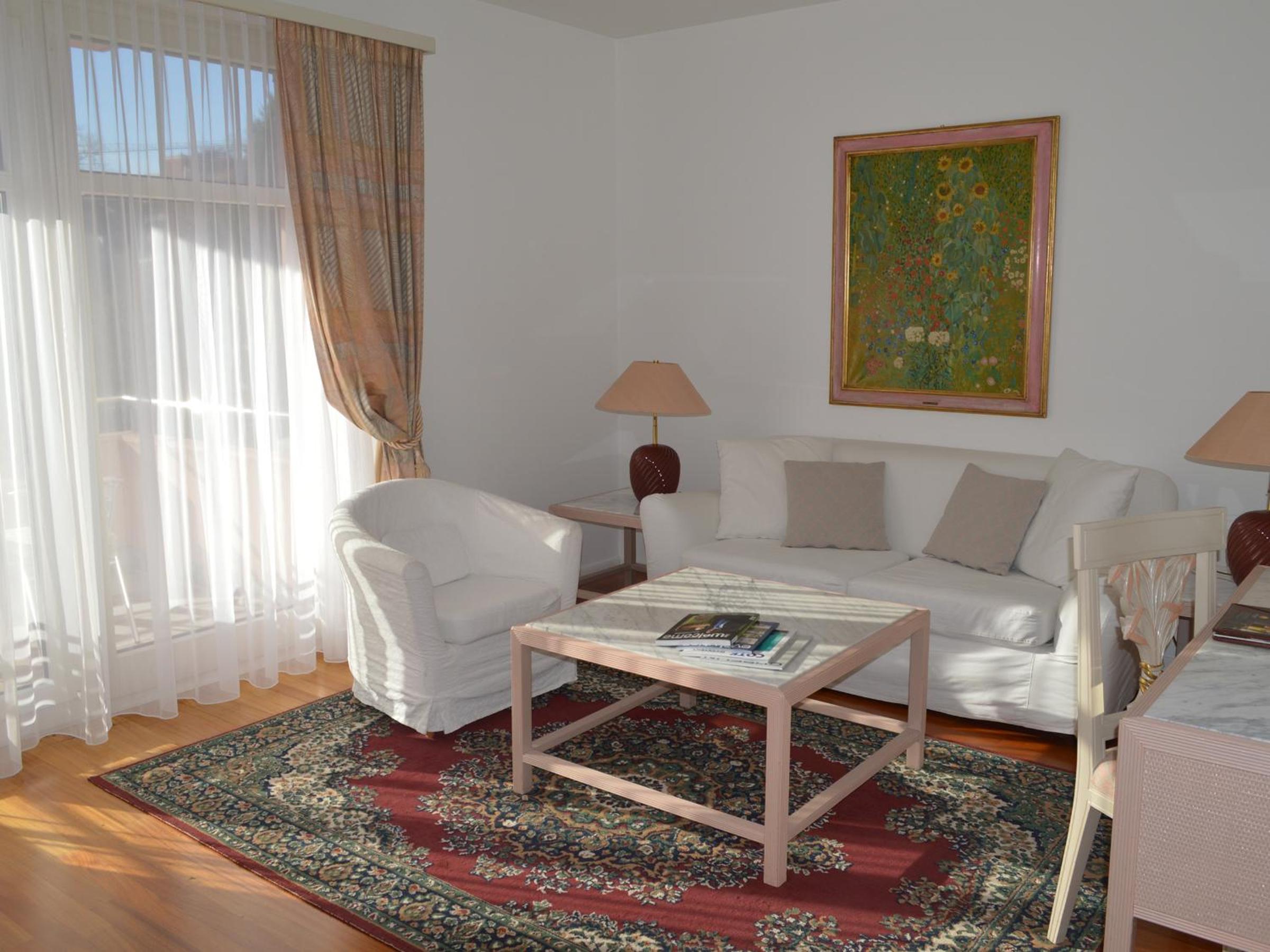 One-Bedroom Apartment - Photo 6