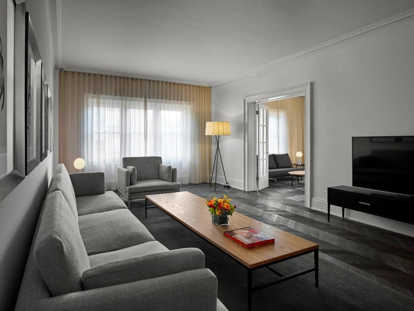 Platinum One Bedroom Suite with Library - Photo 1