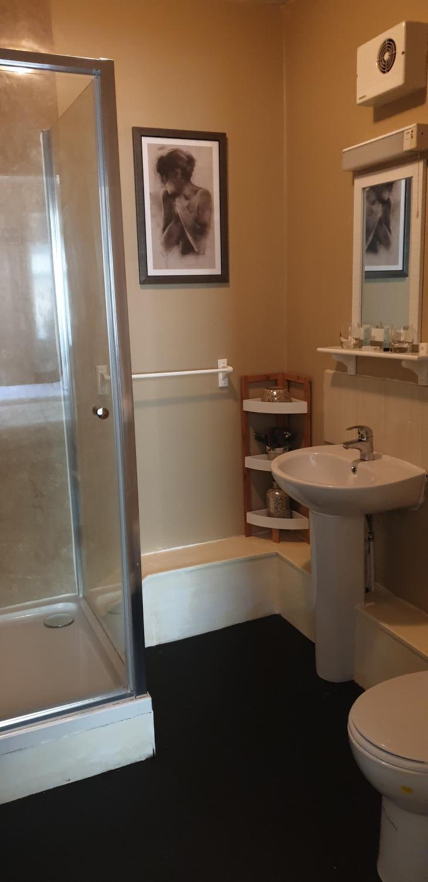 Budget Twin Room - Photo 3