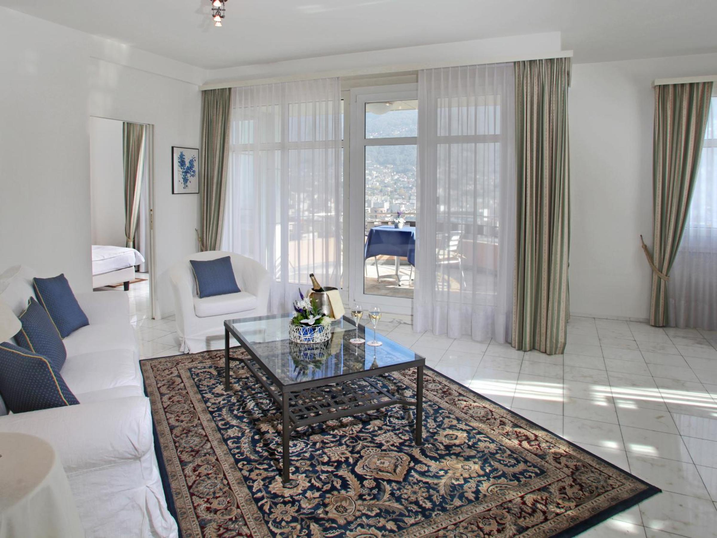 Premium Suite - Photo 1