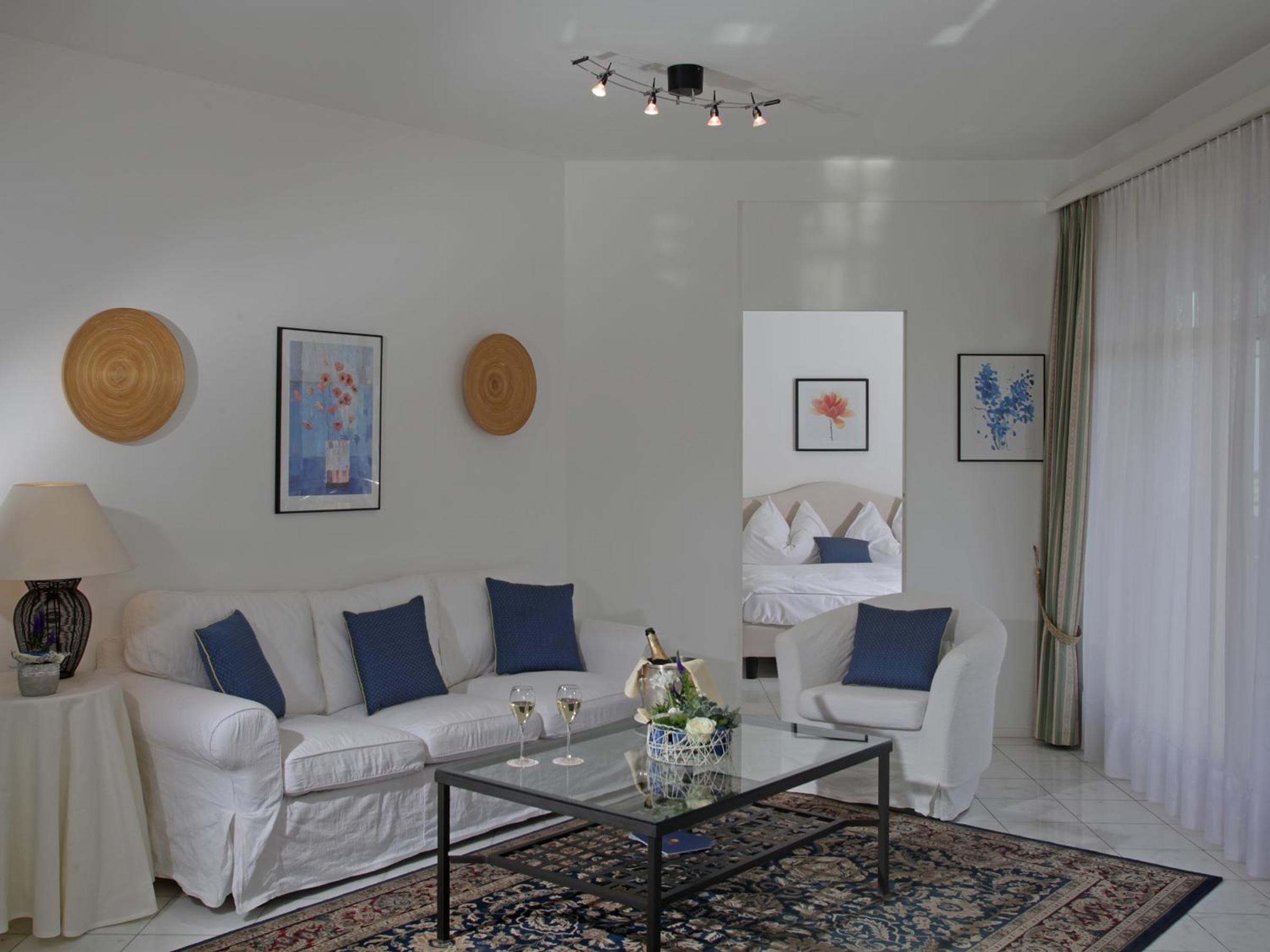 Premium Suite - Photo 13