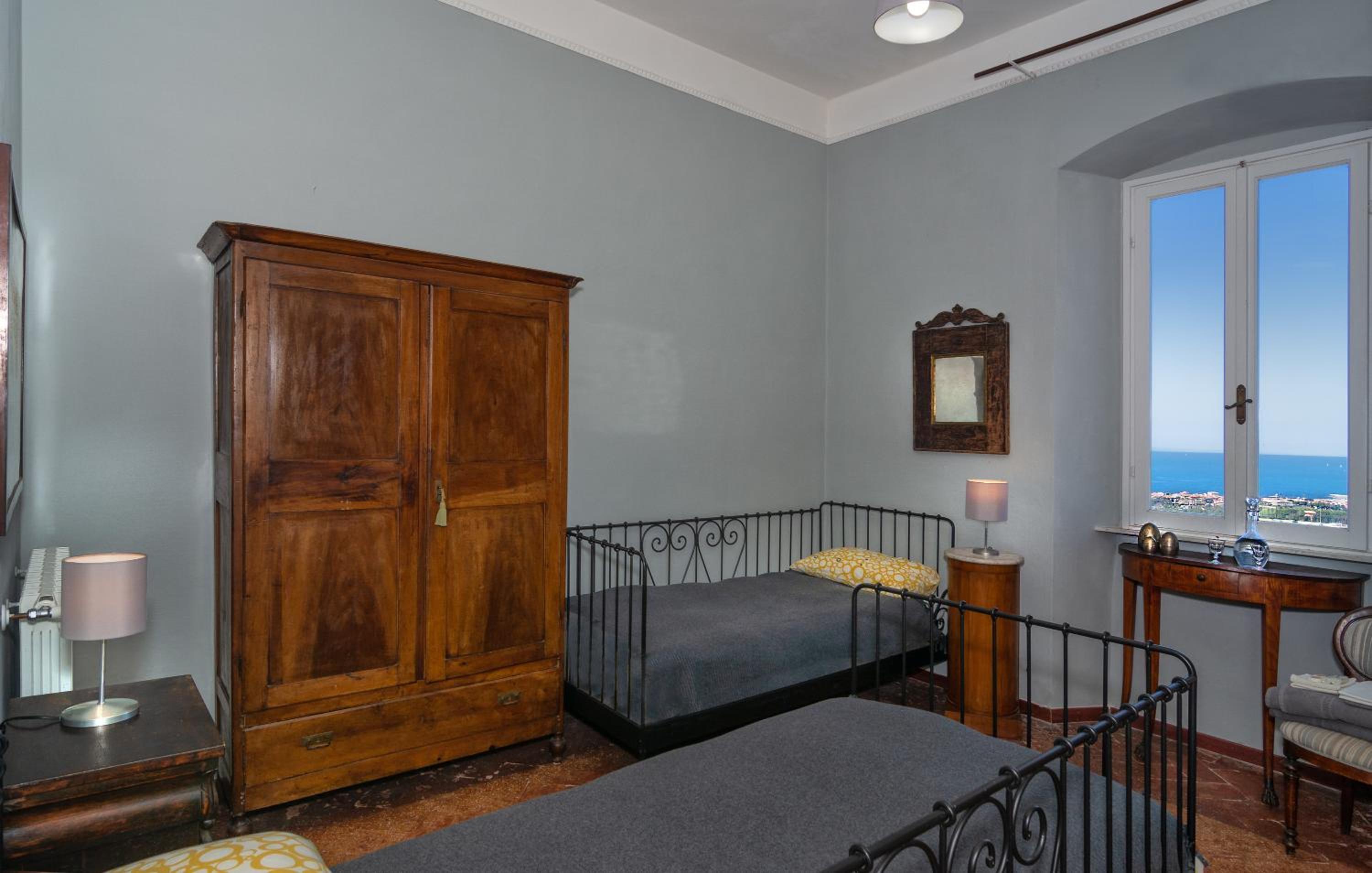 Standard Twin Room with Sea View and Private External Bathroom