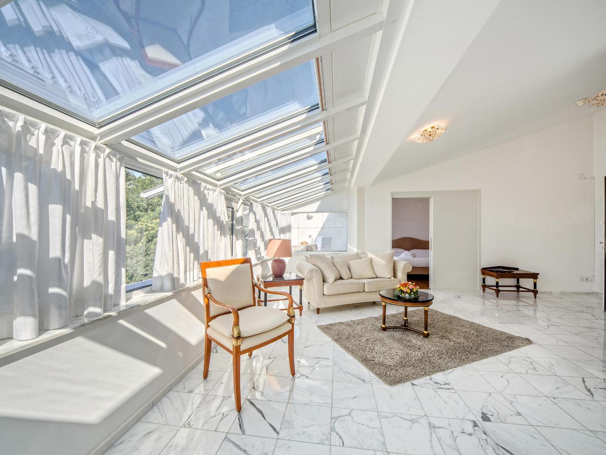 Penthouse Suite with Lake View - Photo 1