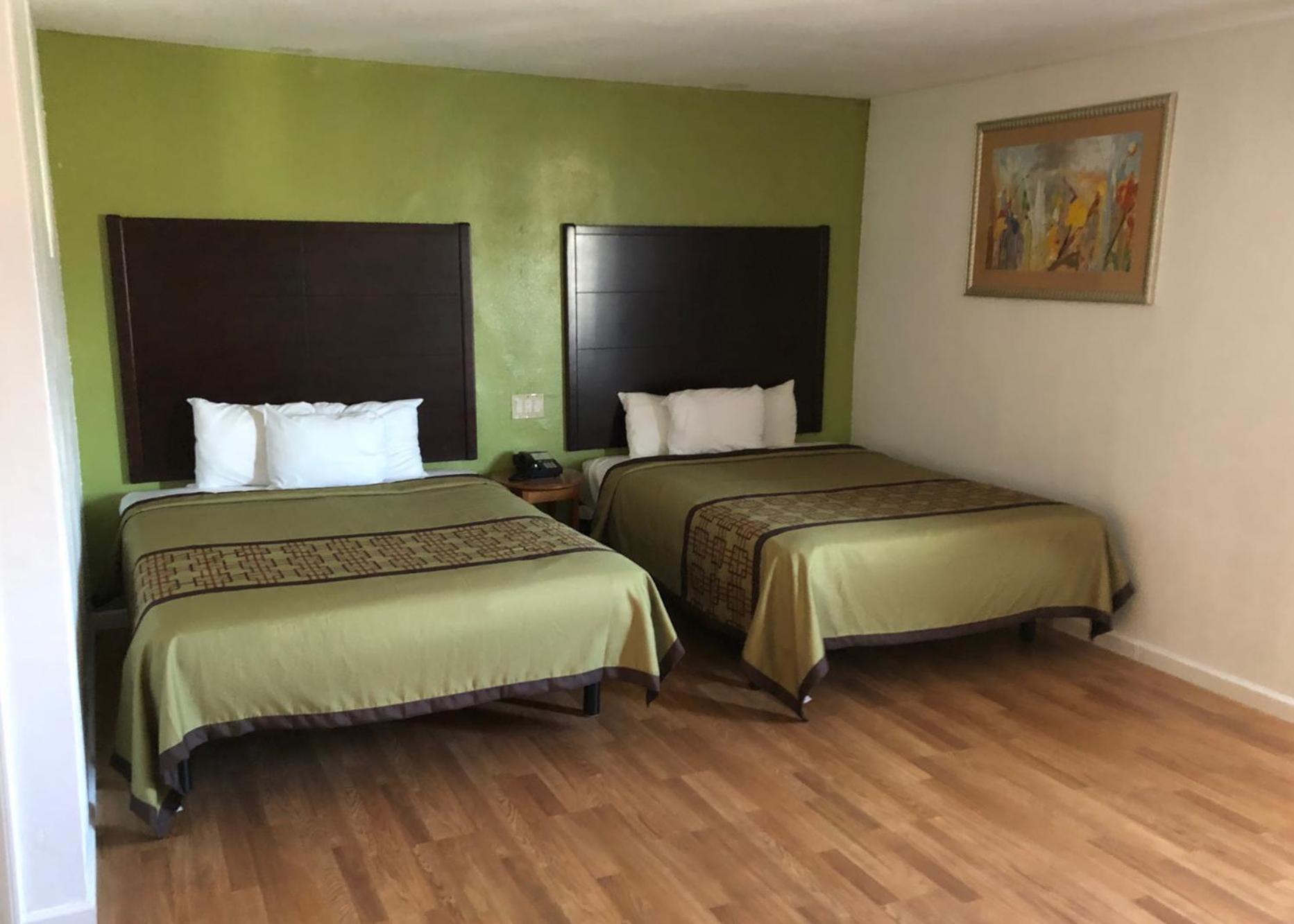 Queen Room with Two Queen Beds - Non-Smoking - Photo 1