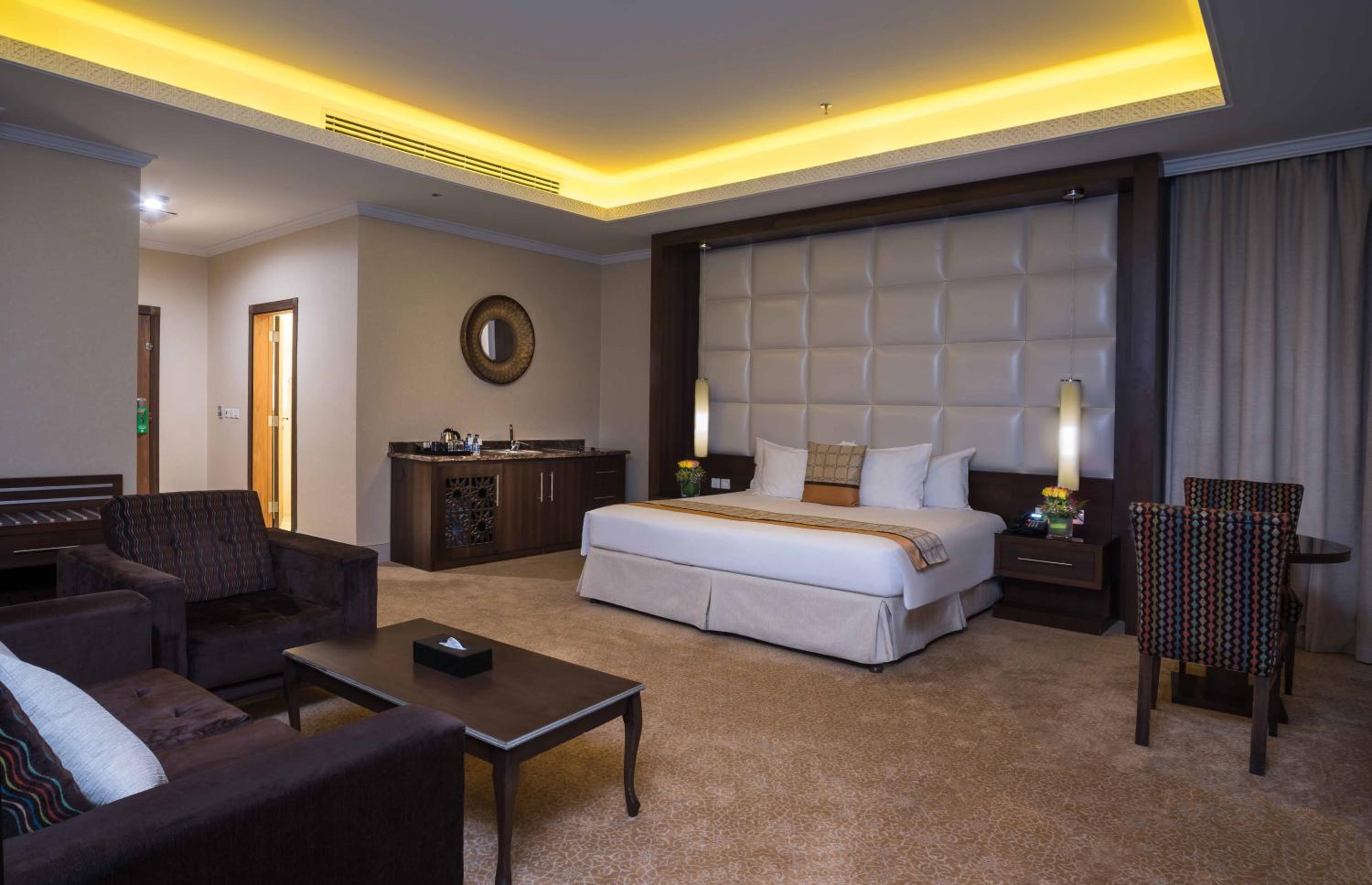 Executive Suite - Photo 2