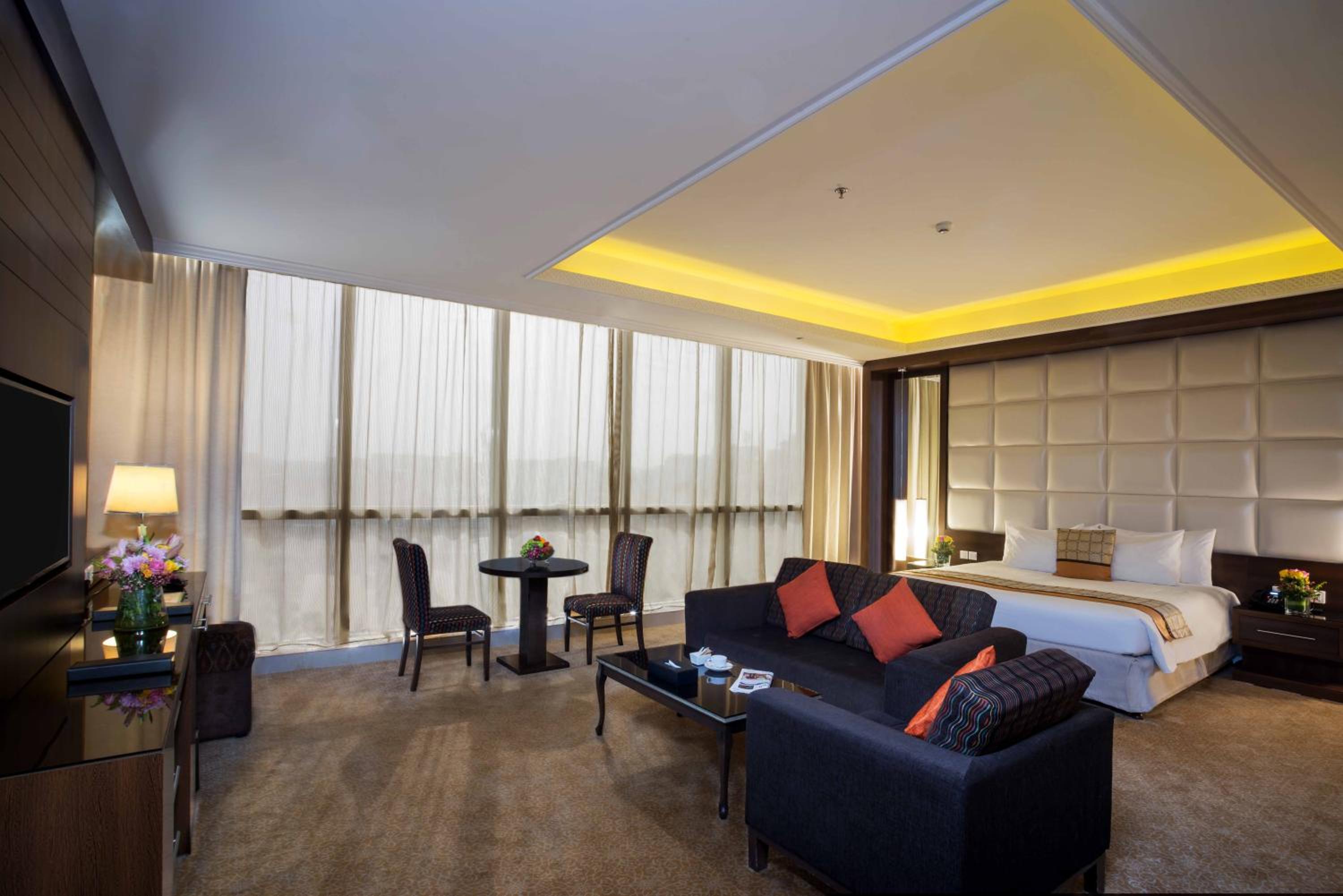 Executive Suite - Photo 1