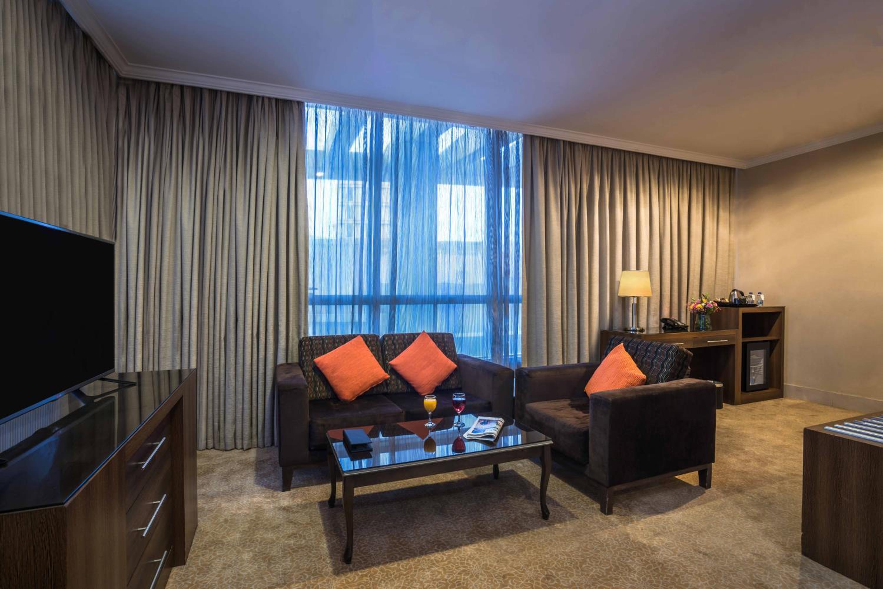 Executive Suite - Photo 5
