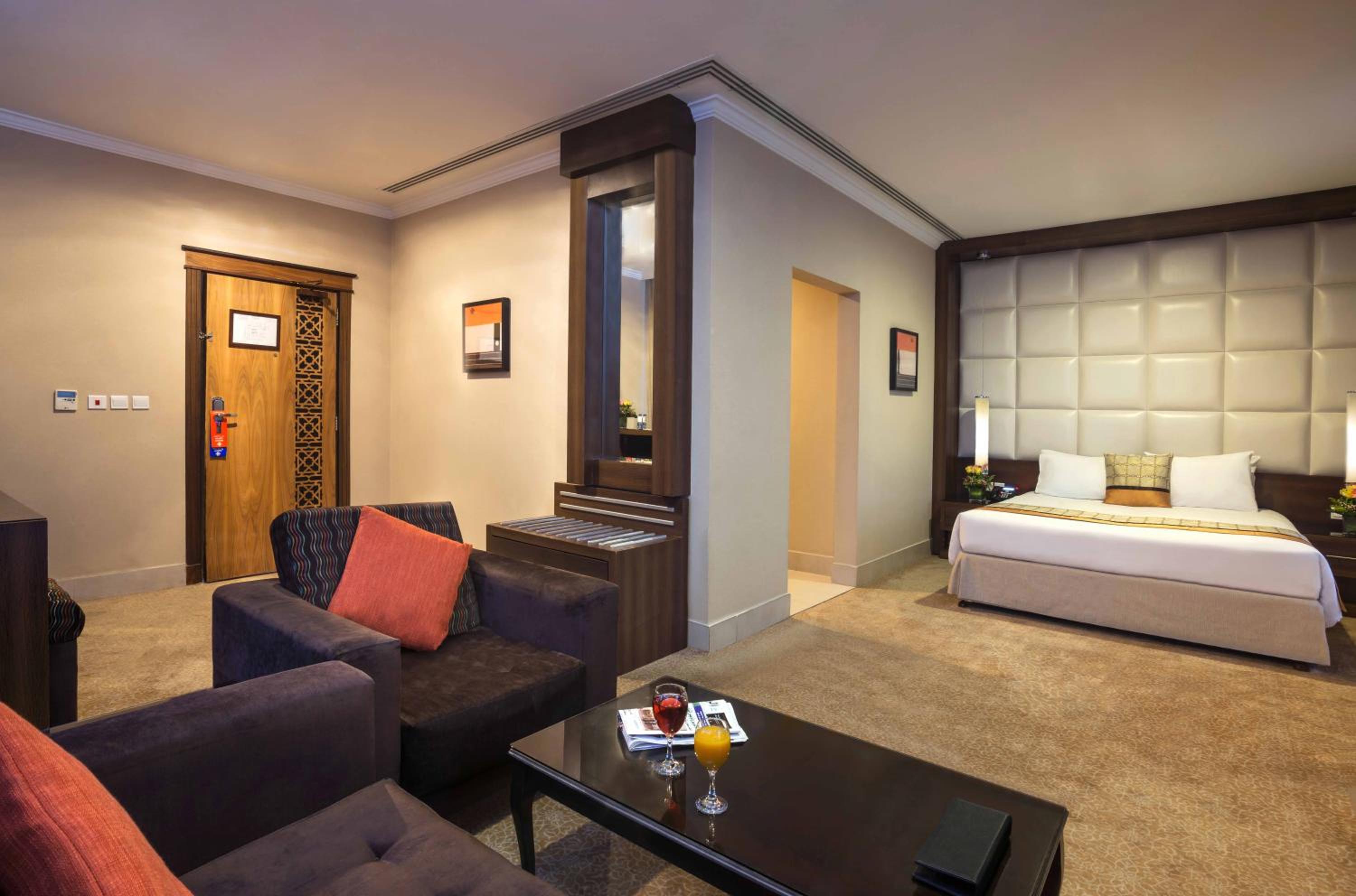 Executive Suite - Photo 6