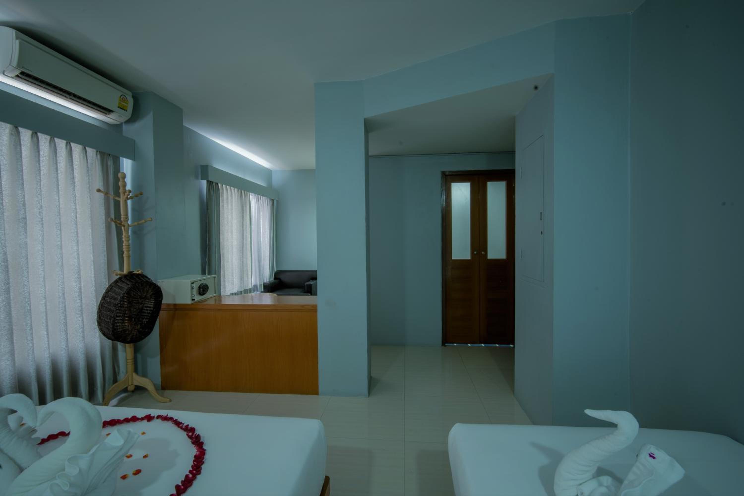 Deluxe Twin Room photo 3