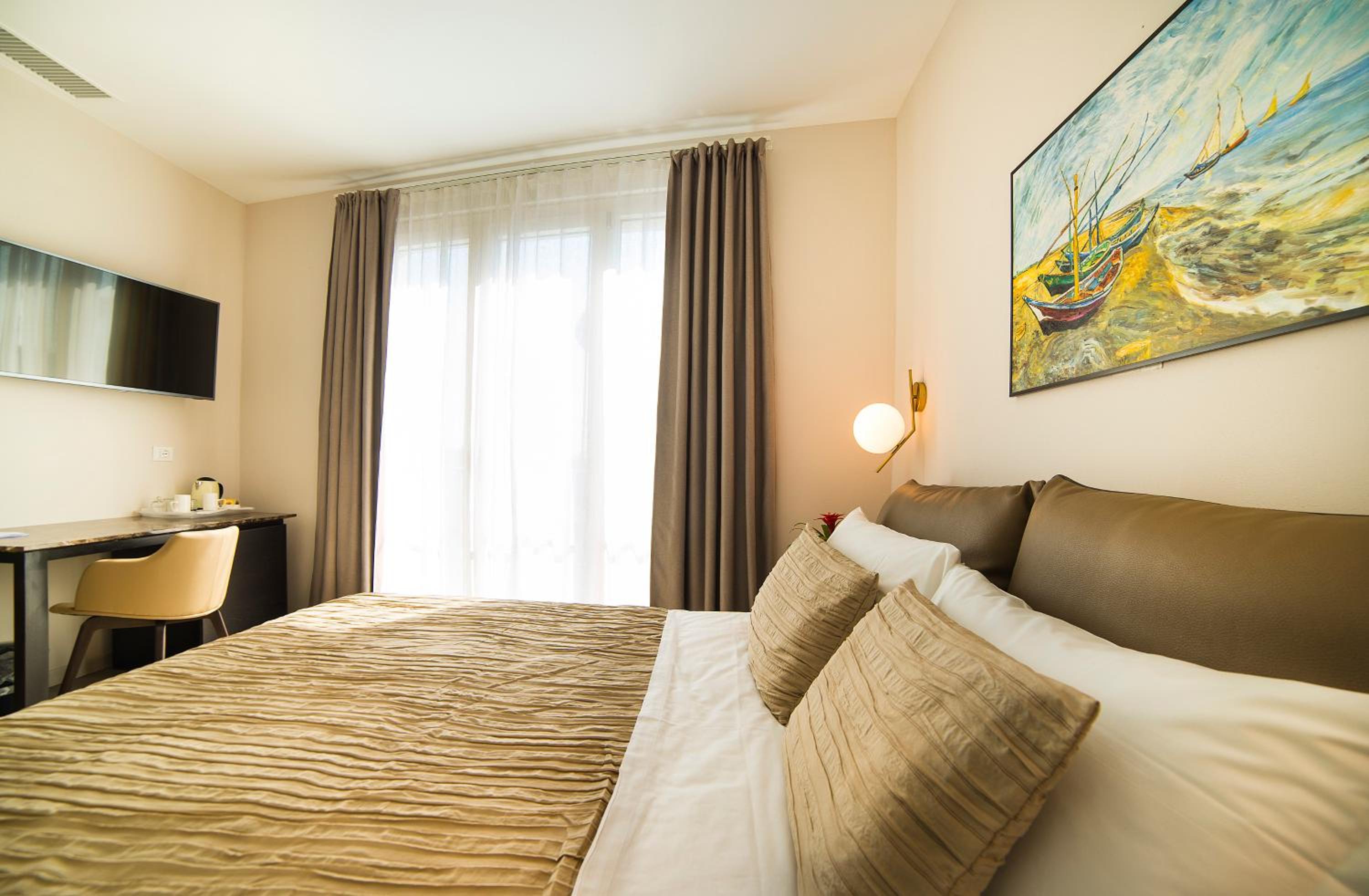 Deluxe Triple Room - Photo 7