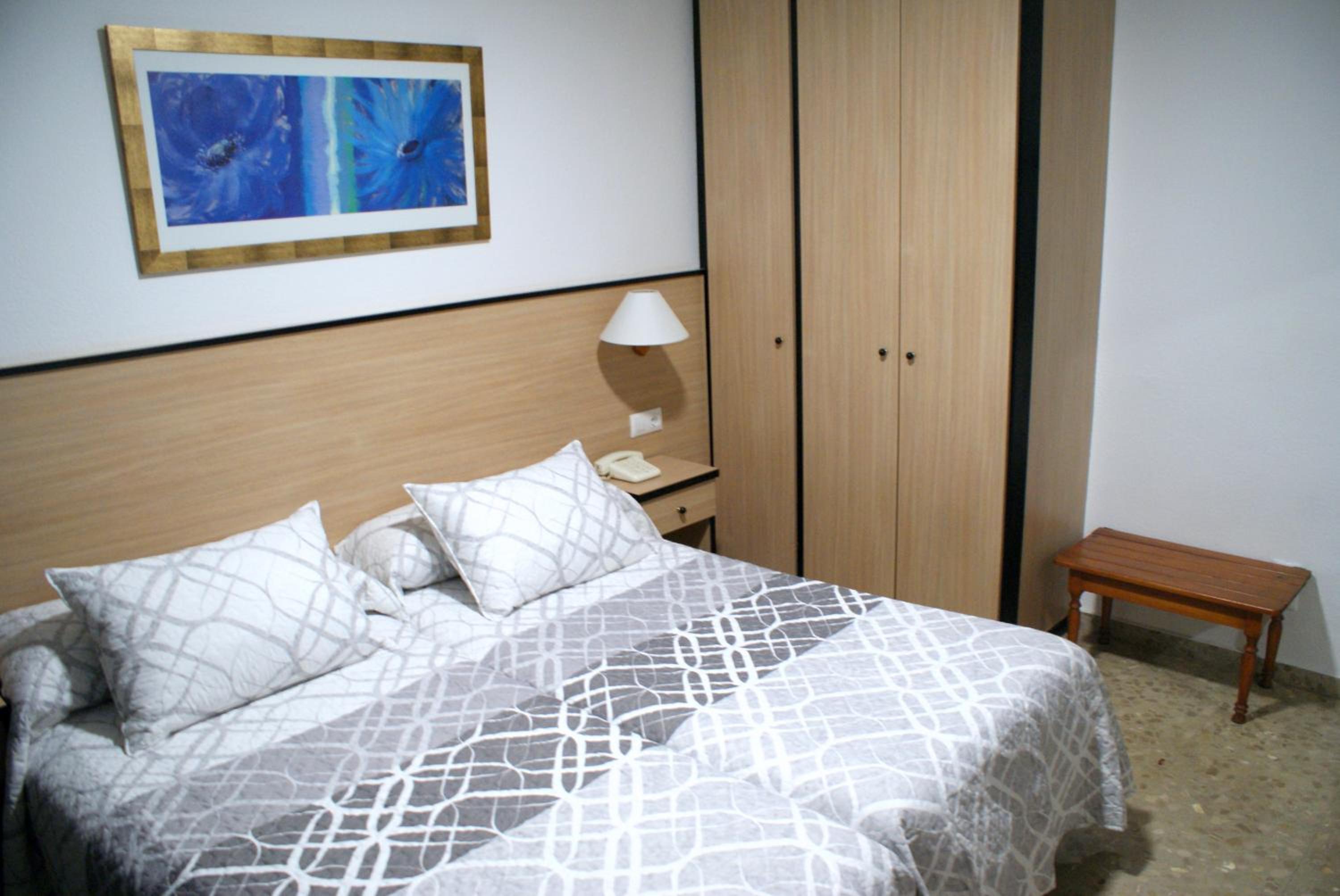 Double or Twin Room - Photo 6