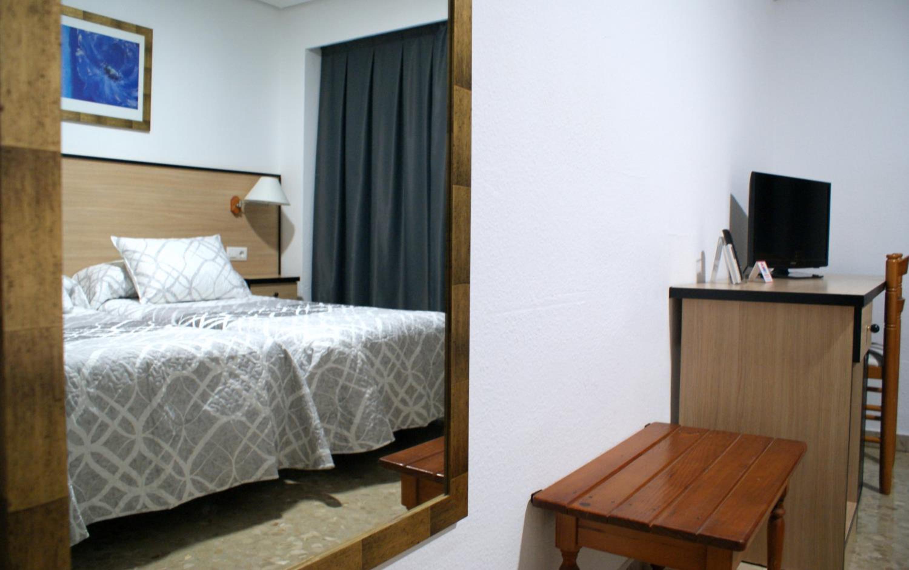 Double or Twin Room - Photo 5