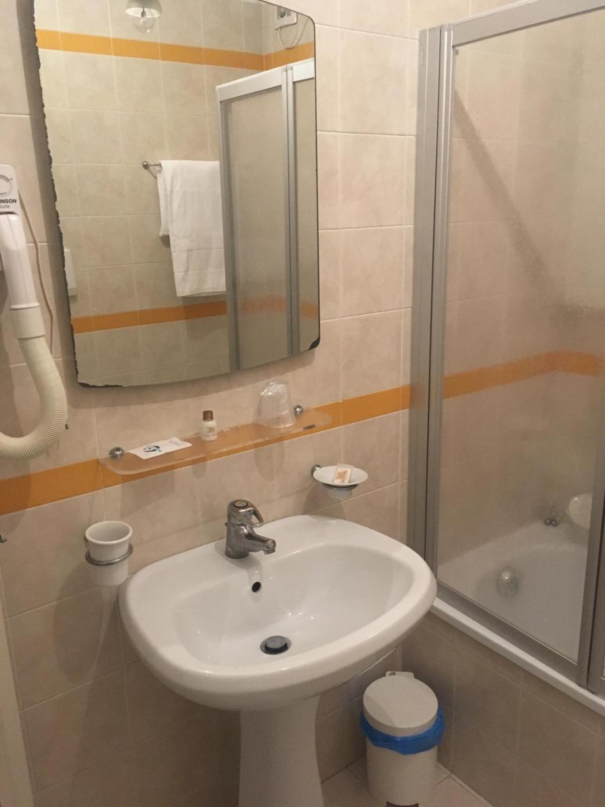 Standard Double or Twin Room - Photo 7