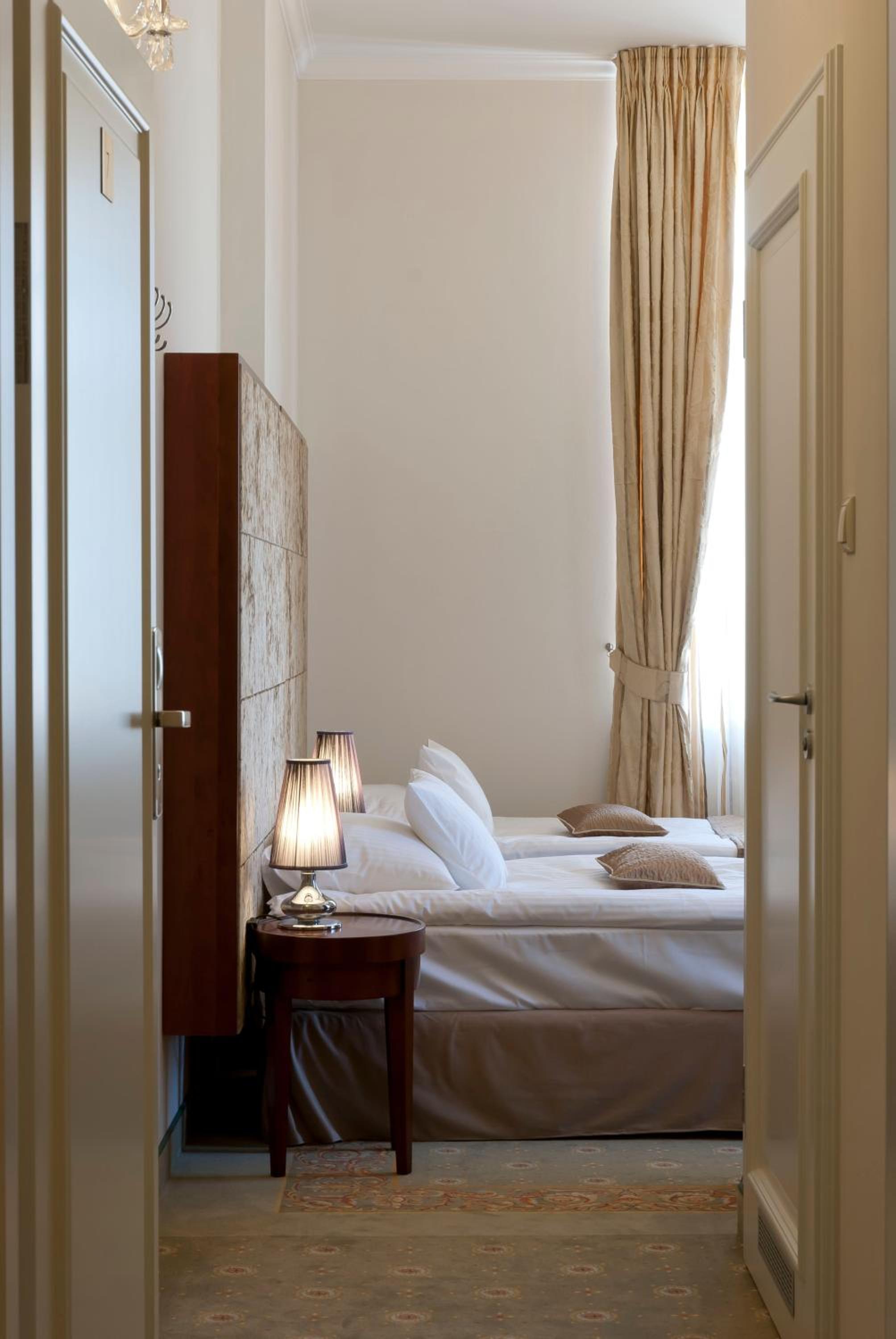 Double or Twin Room photo 3