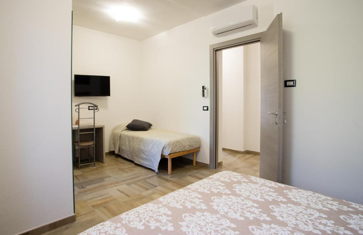 Double Room with Extra Bed photo 1