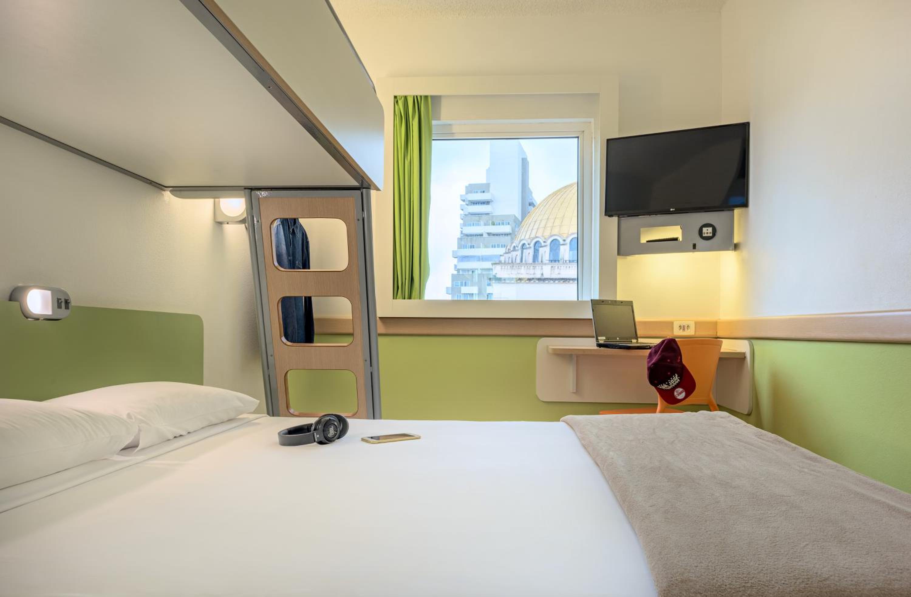 Standard Room with Double Bed + Bunkbed photo 3