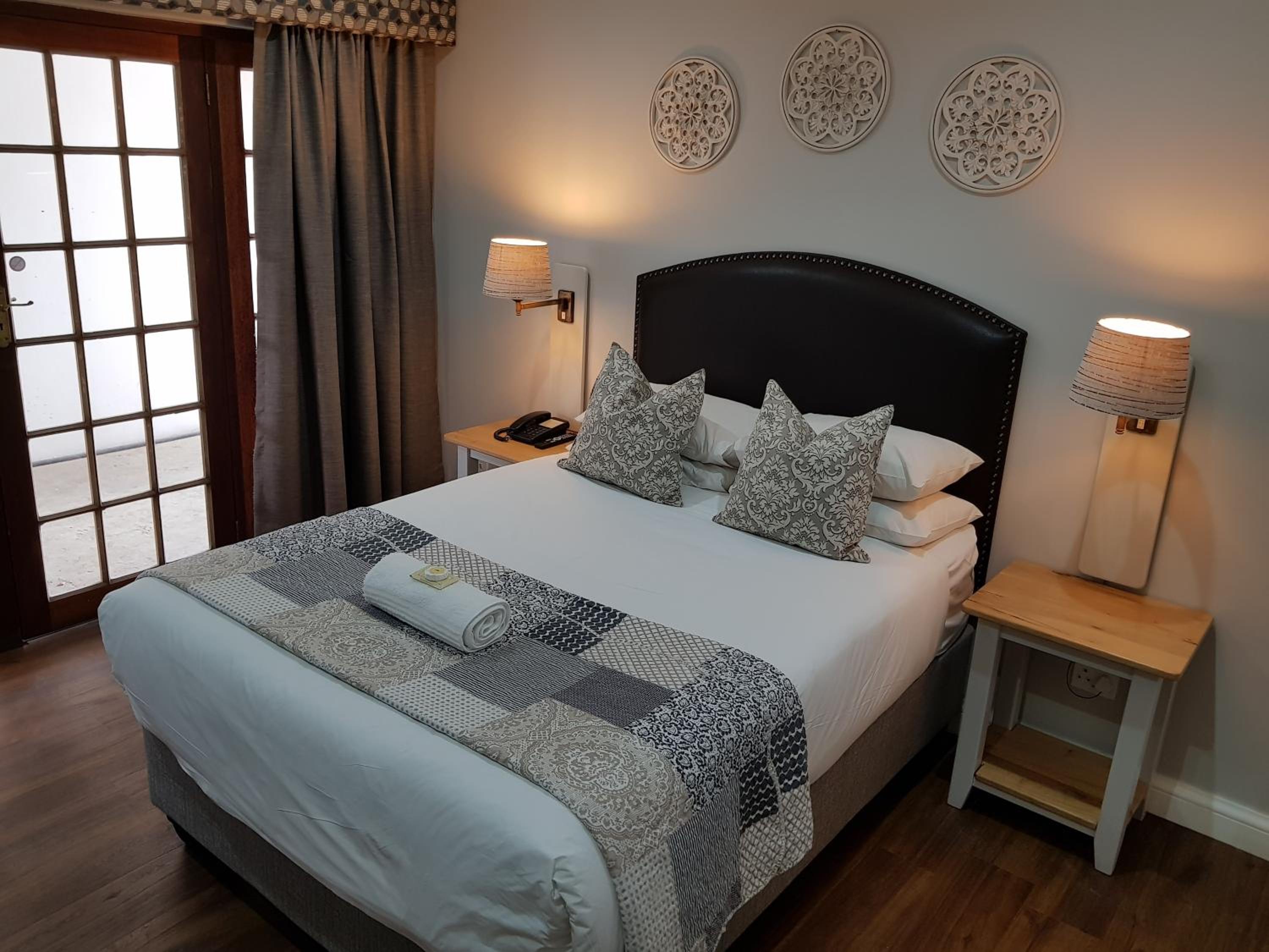 Standard Double Room - Photo 3