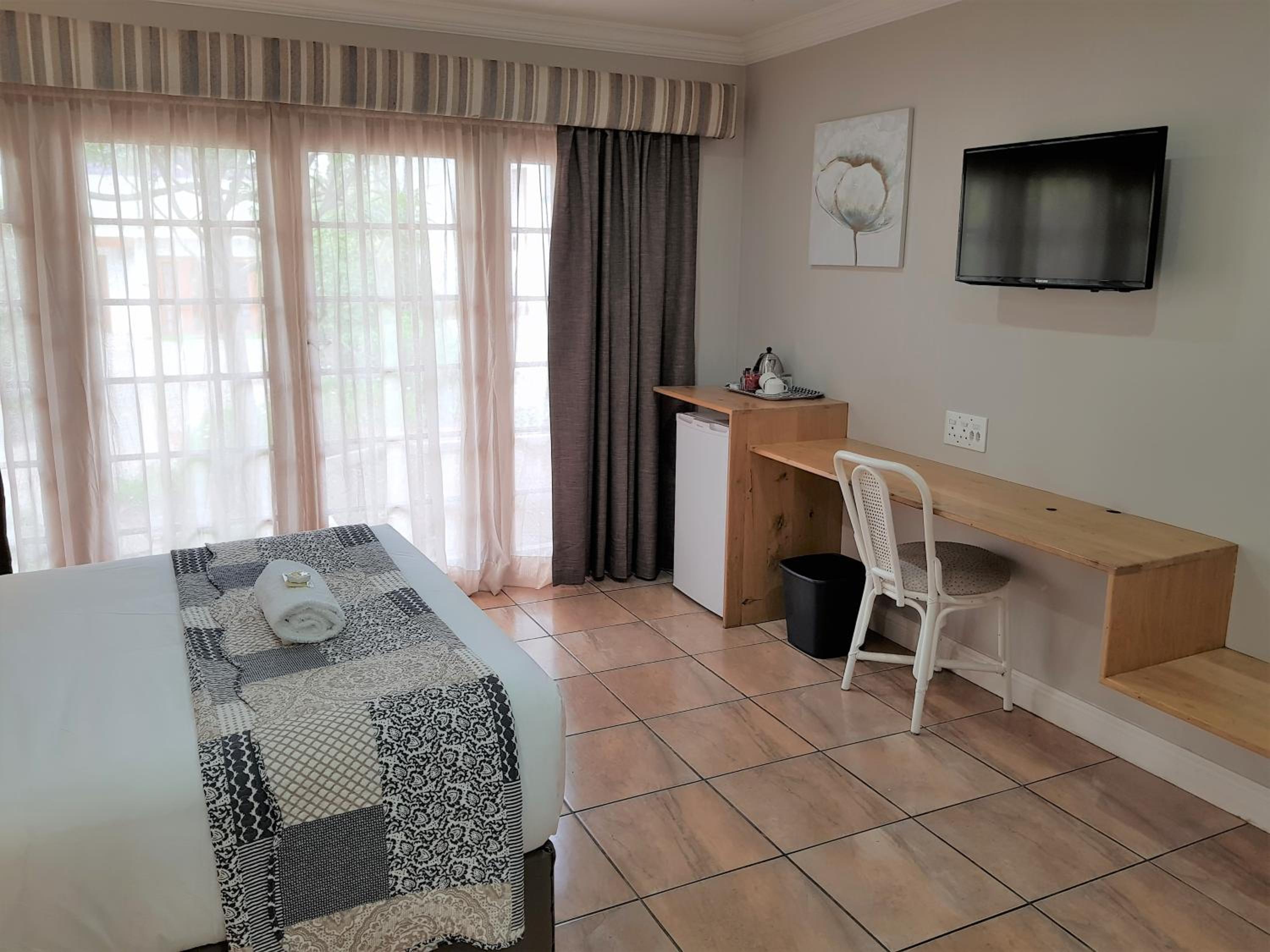 Standard Double Room - Photo 6
