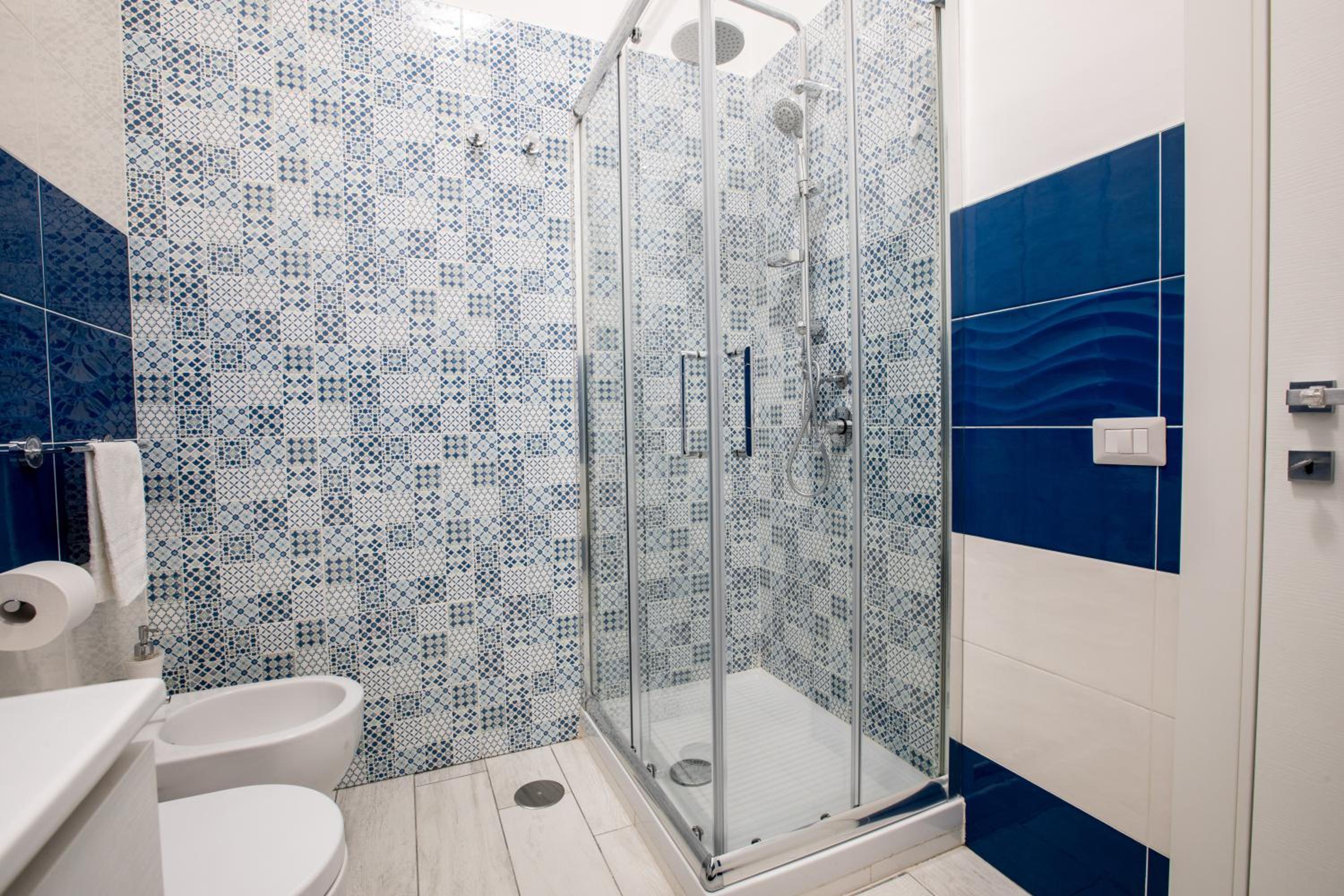 Double Room with Balcony and Sea View - Photo 10
