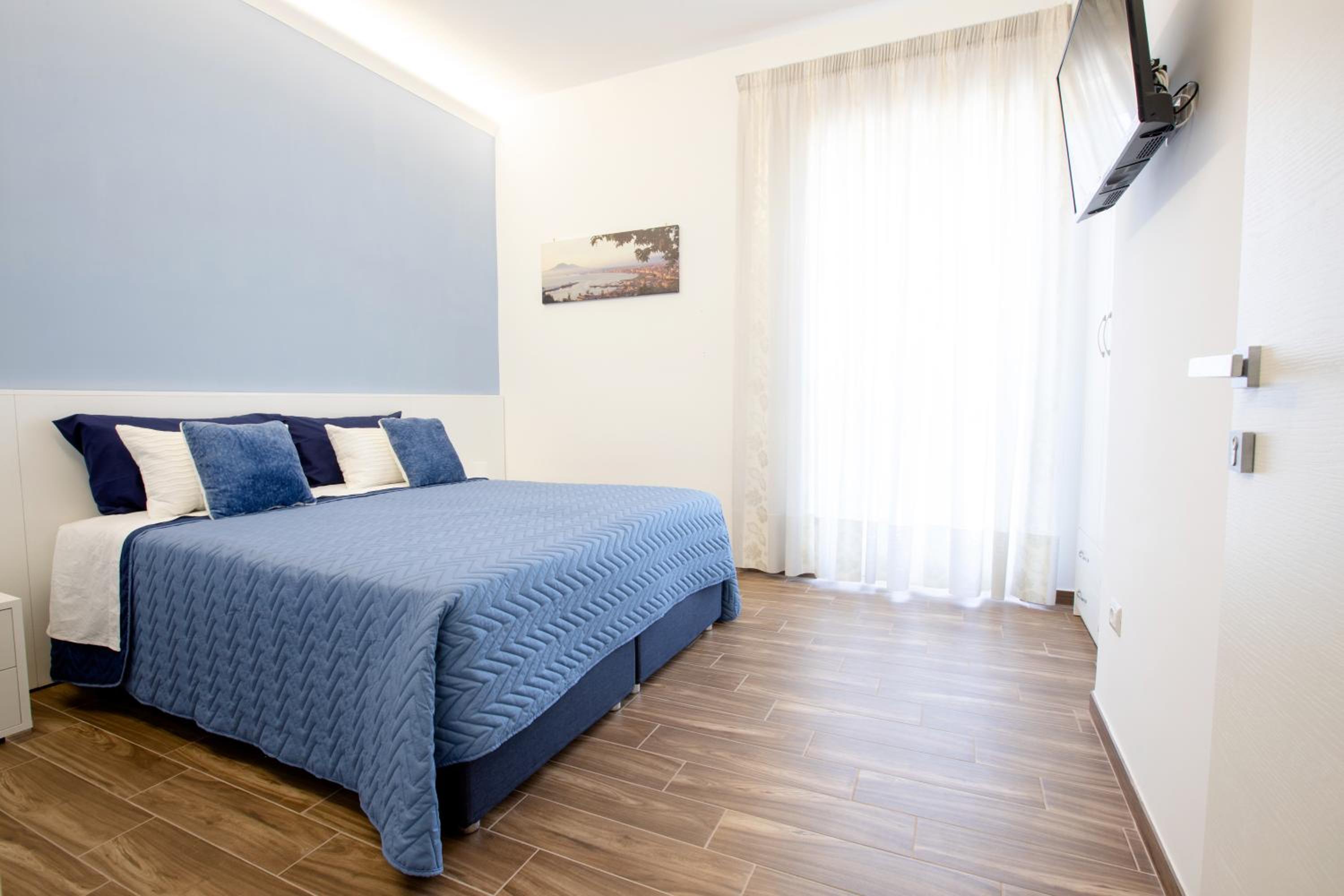 Double Room with Balcony and Sea View - Photo 8