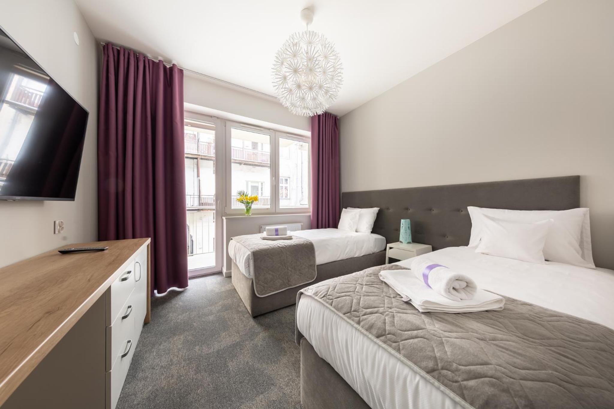 King Room with Balcony - Photo 8