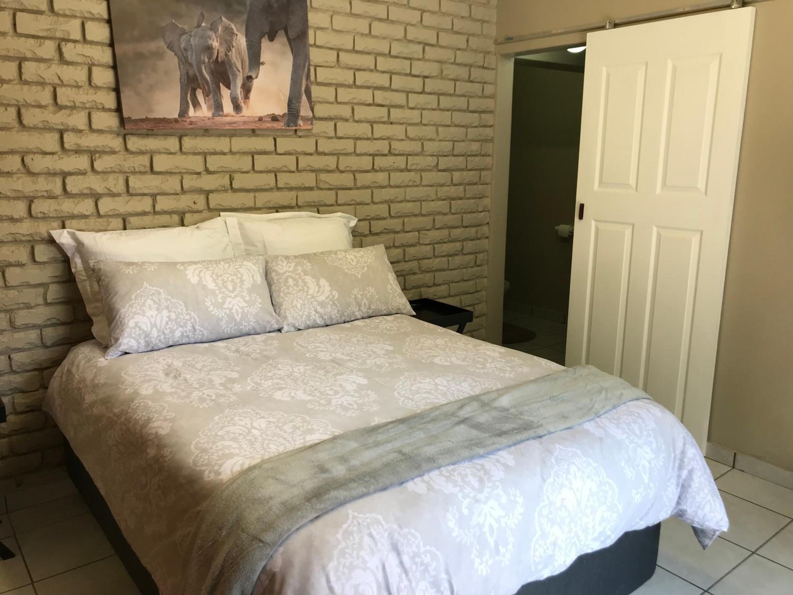 Standard Double Room - Photo 4