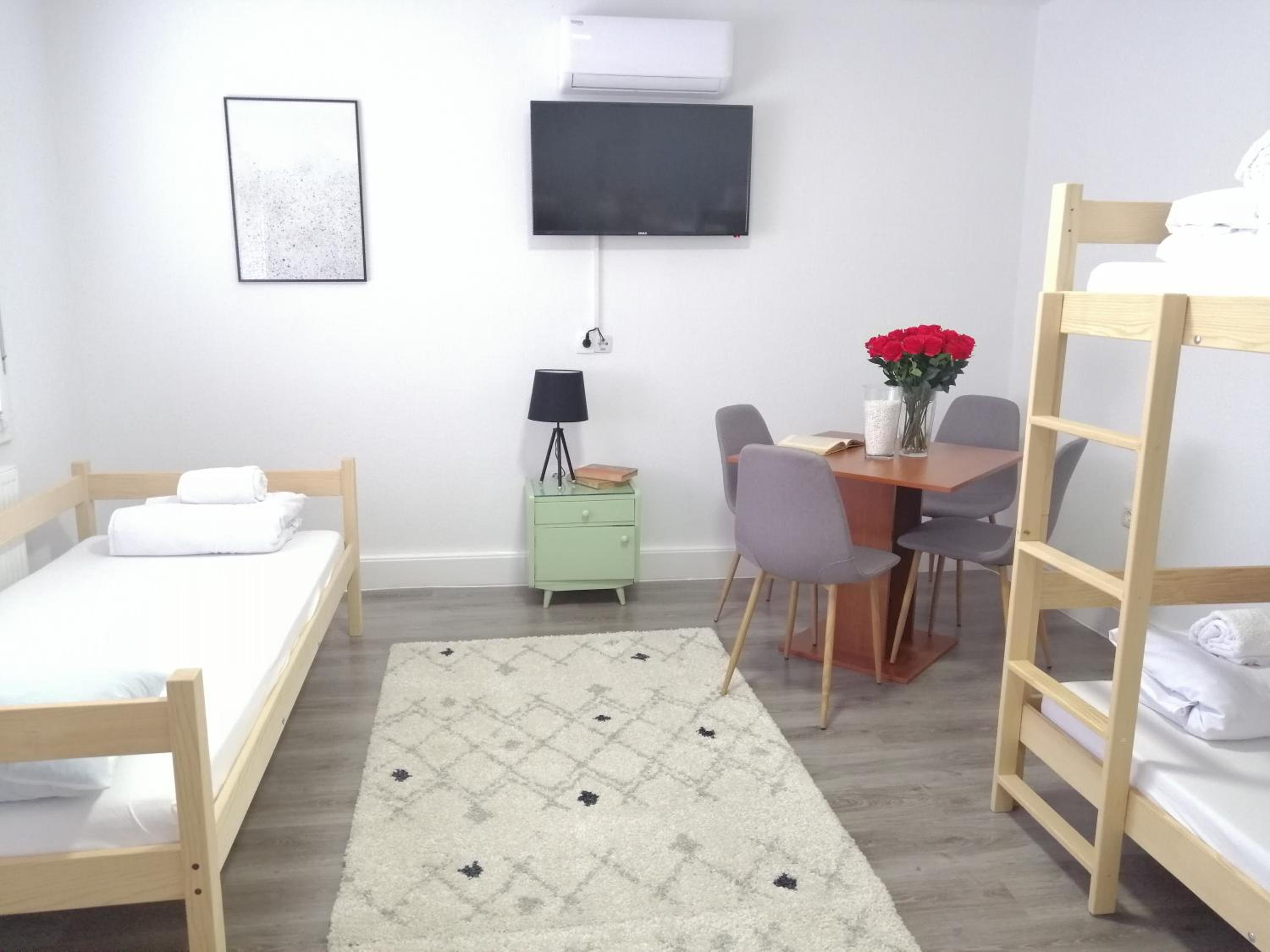 Bed in 6-Bed Dormitory Room photo 1