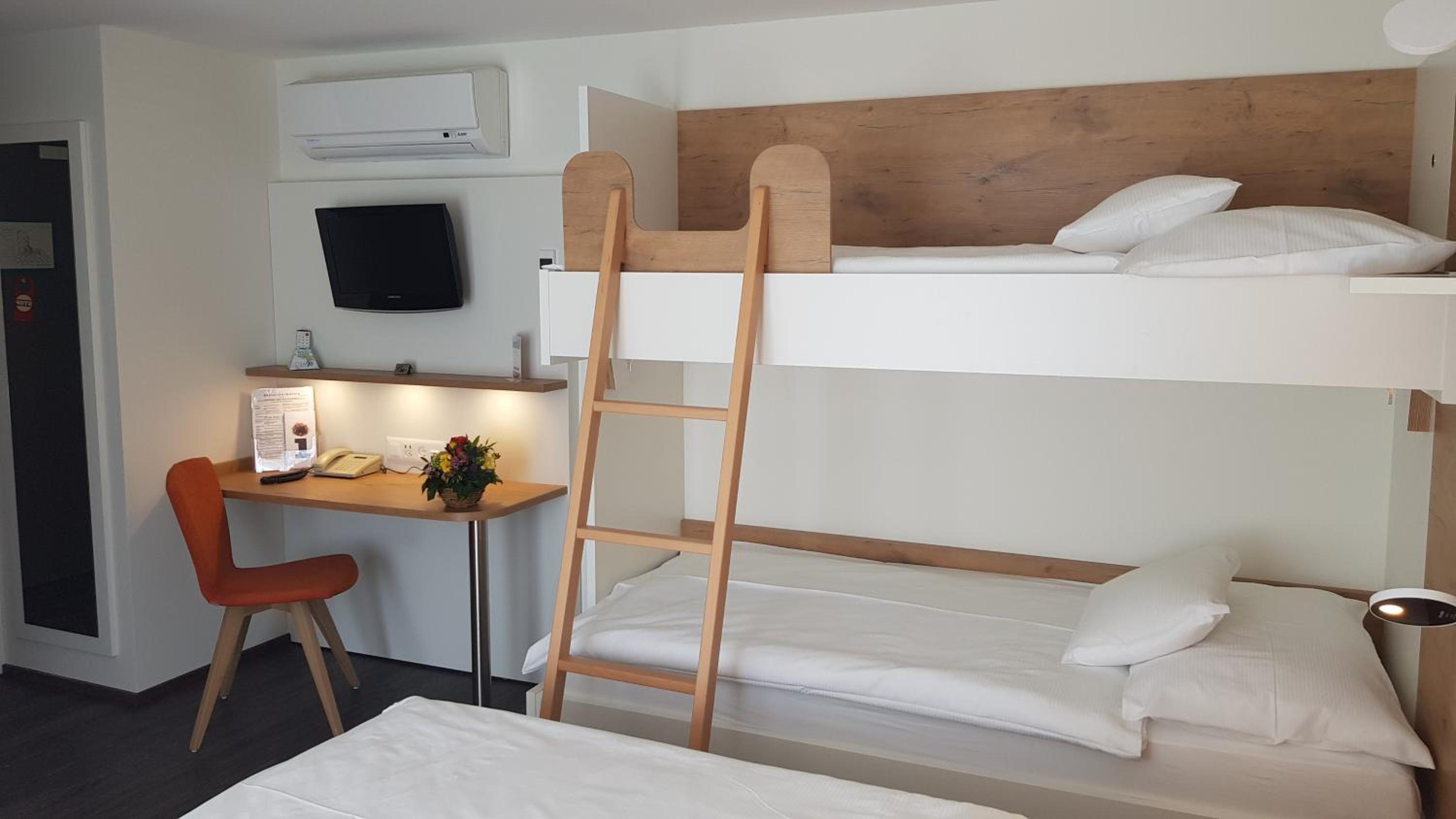 Superior Quadruple Room with Air Conditioning photo 2